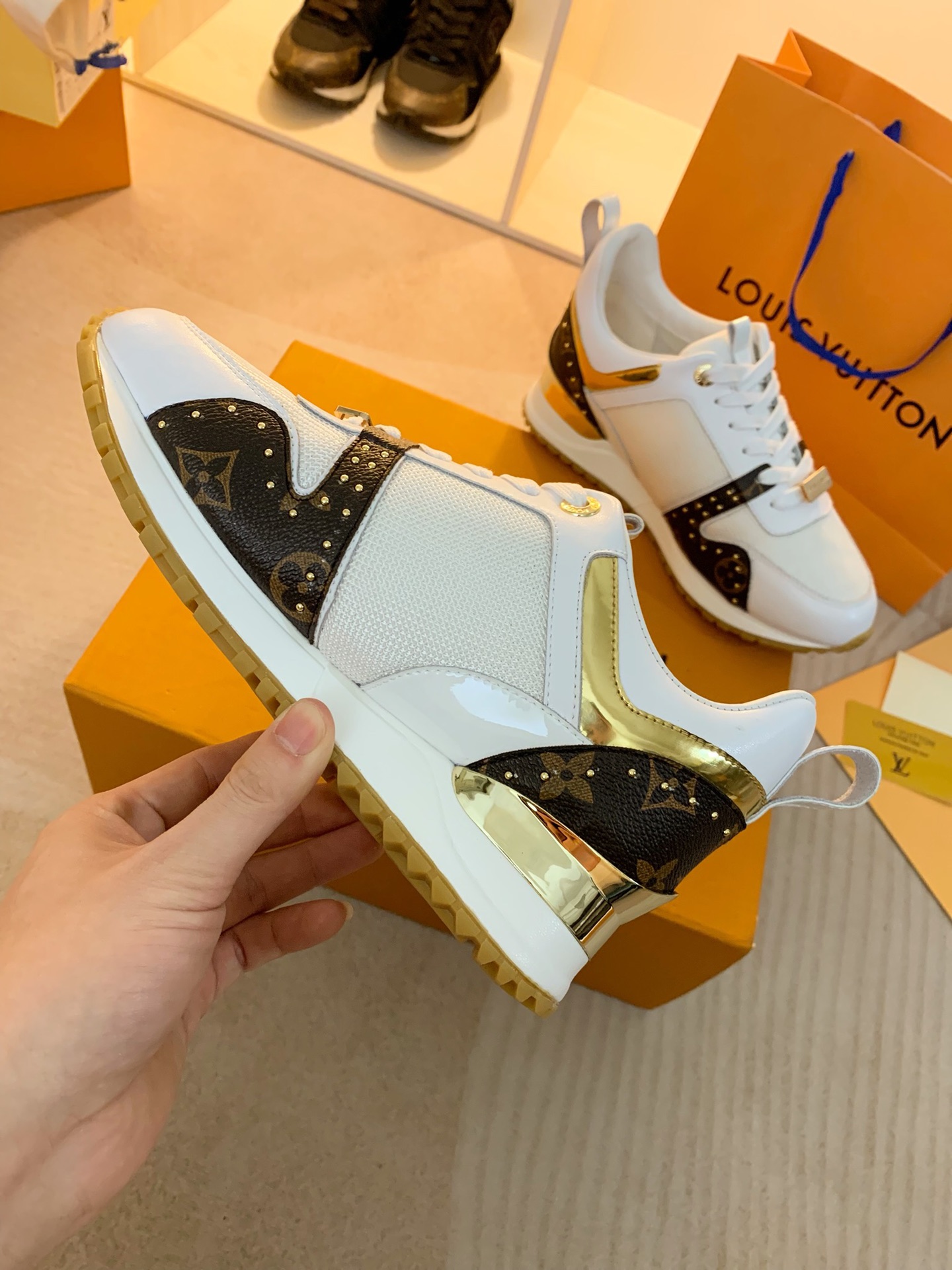 LVShoes