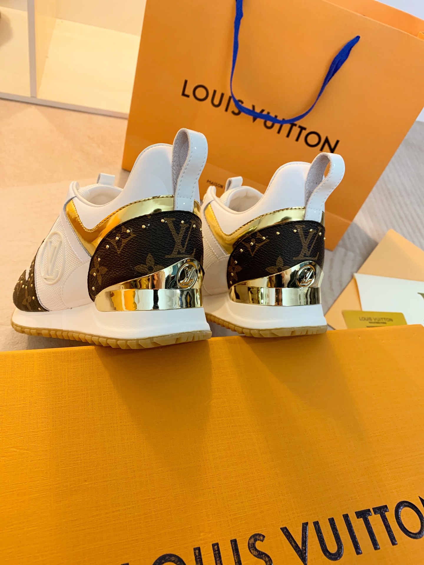 LVShoes