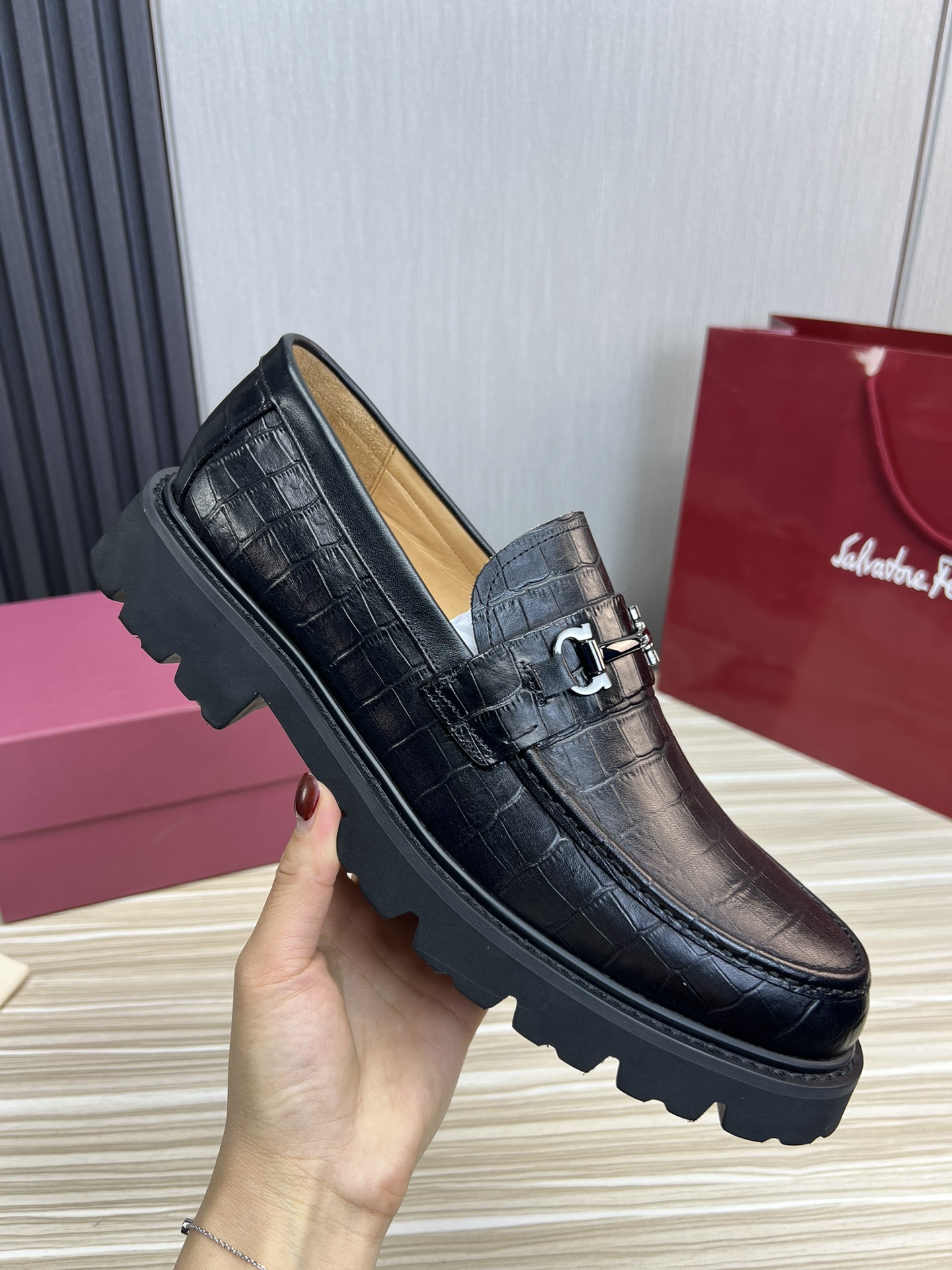 FerragamoSHOES