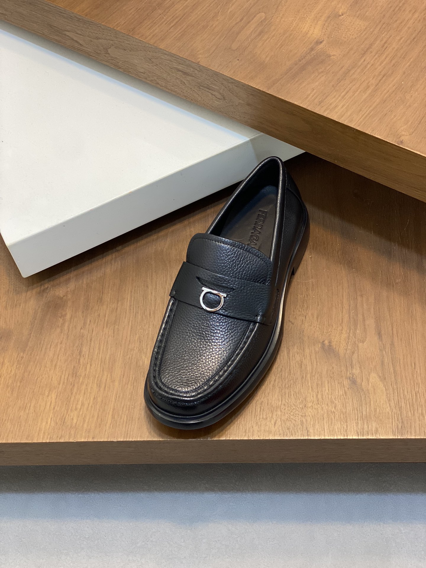 FerragamoSHOES
