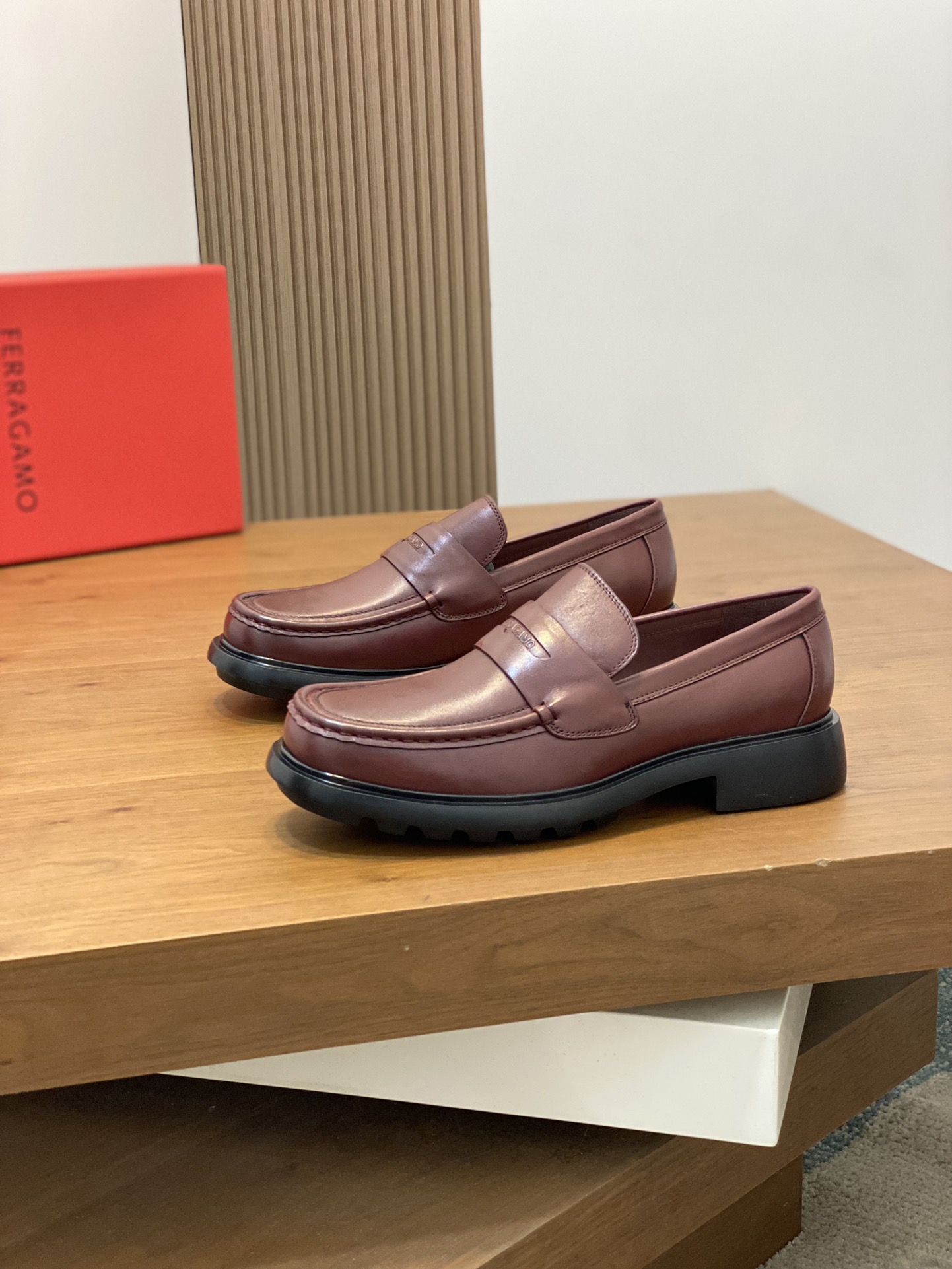 FerragamoSHOES
