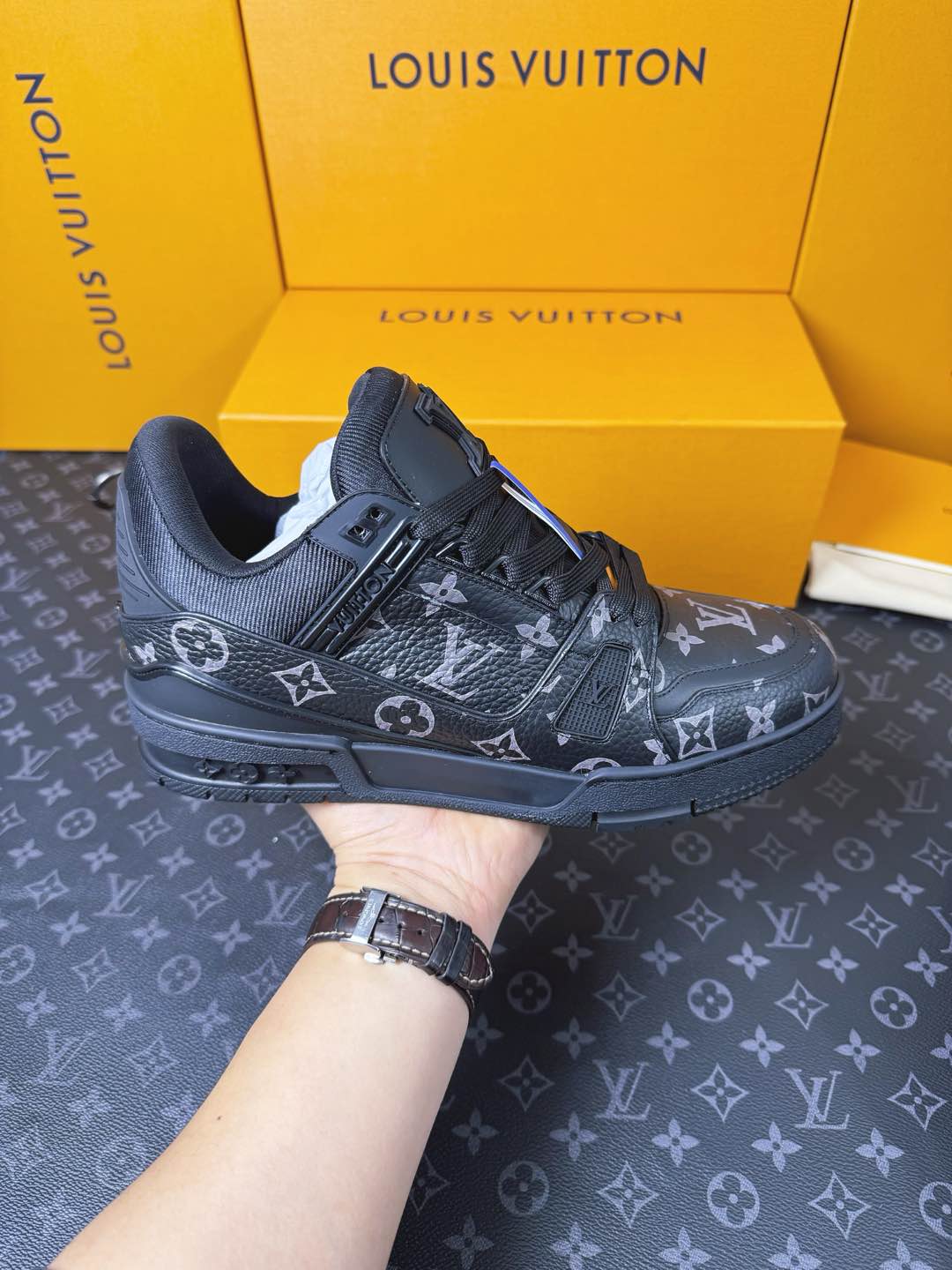 LVShoes
