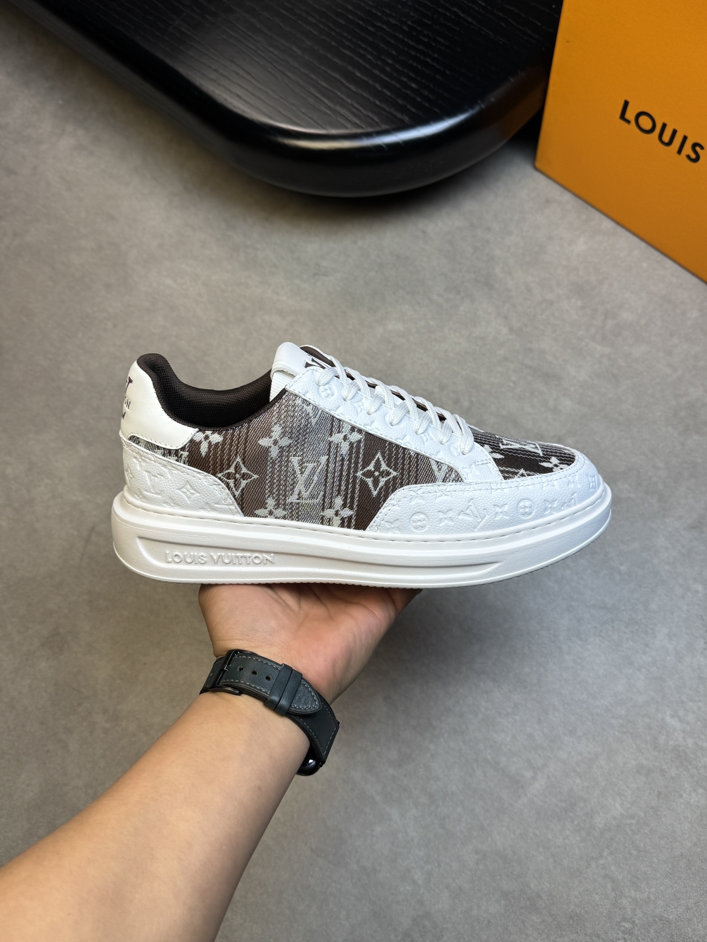 LVShoes