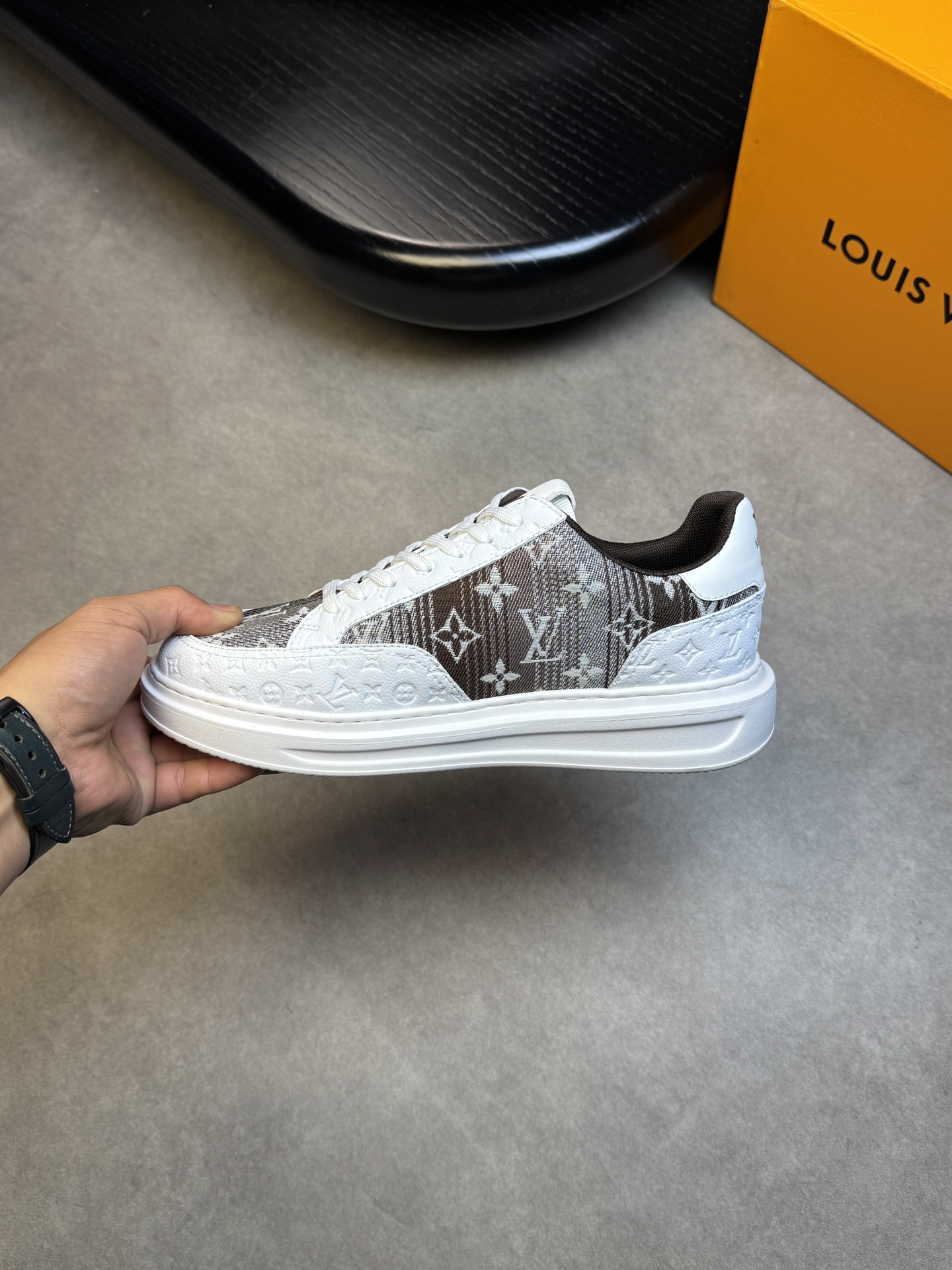 LVShoes