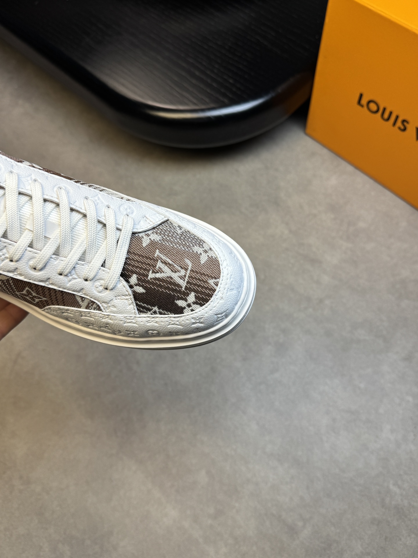 LVShoes