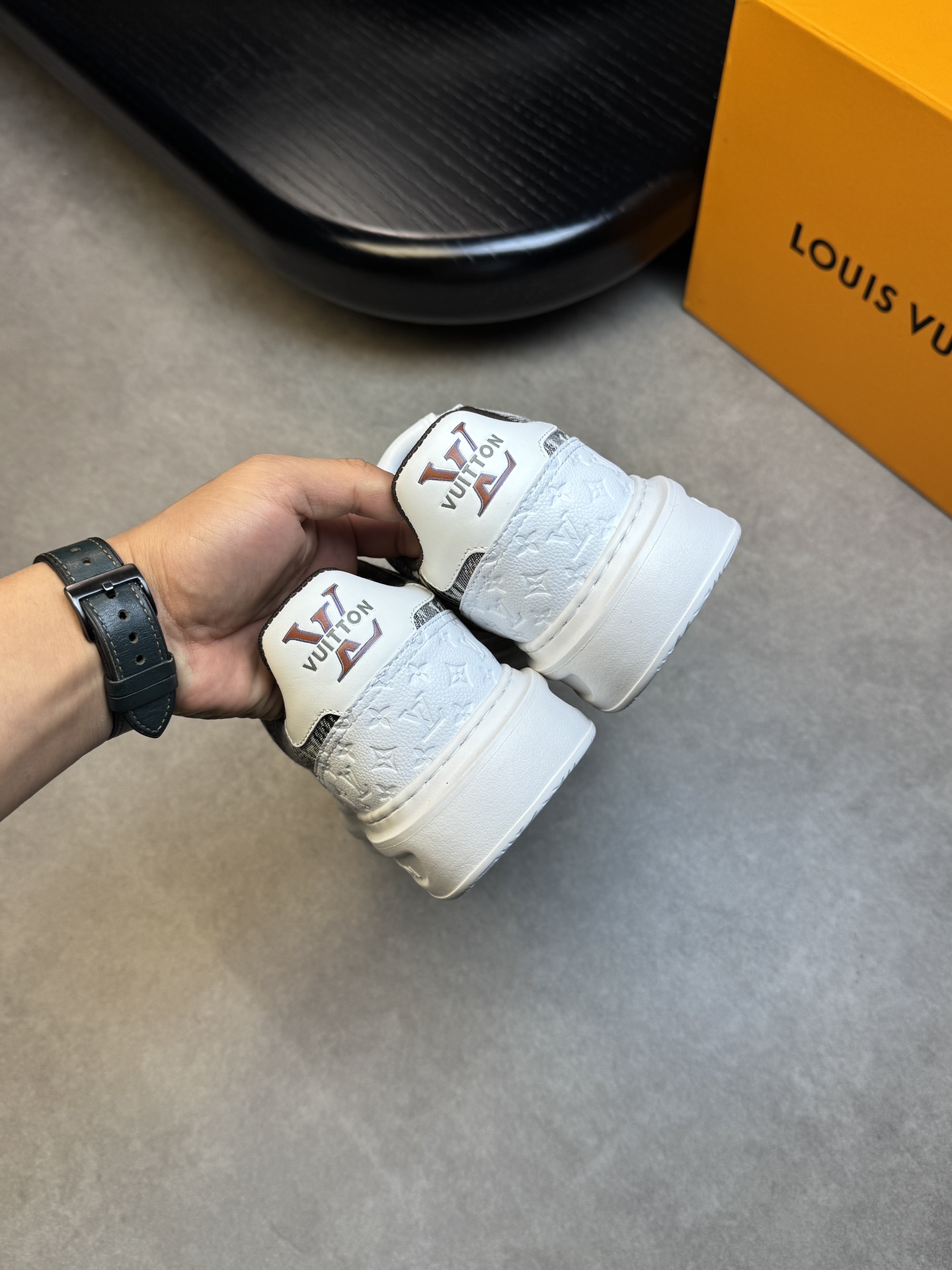 LVShoes