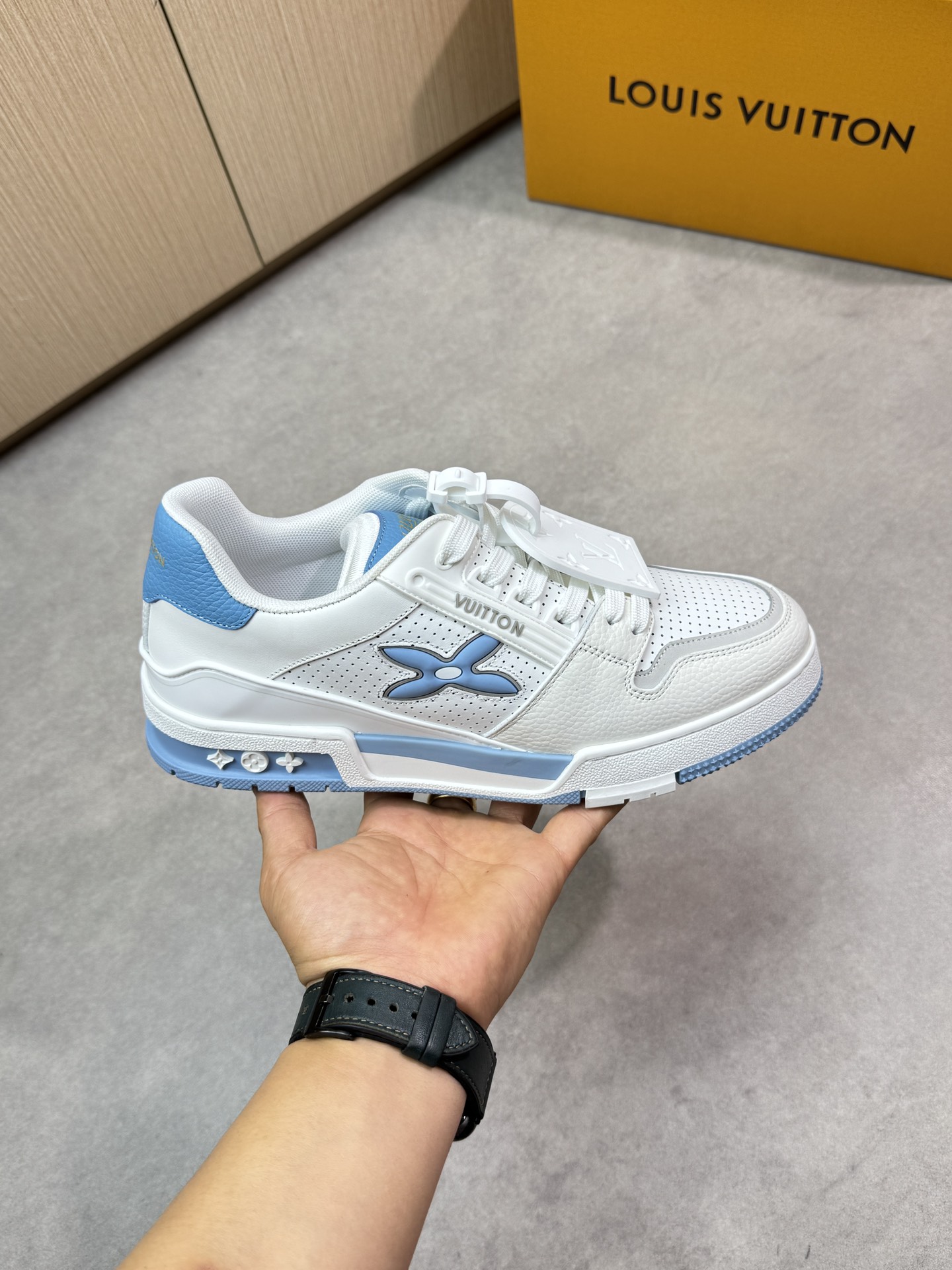LVShoes