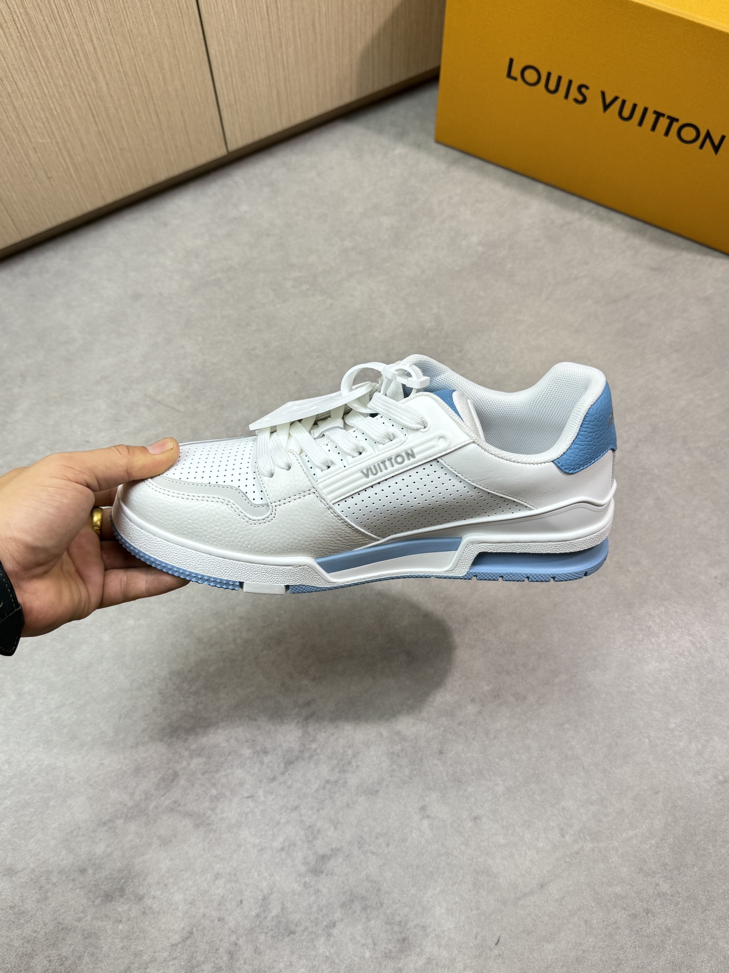 LVShoes