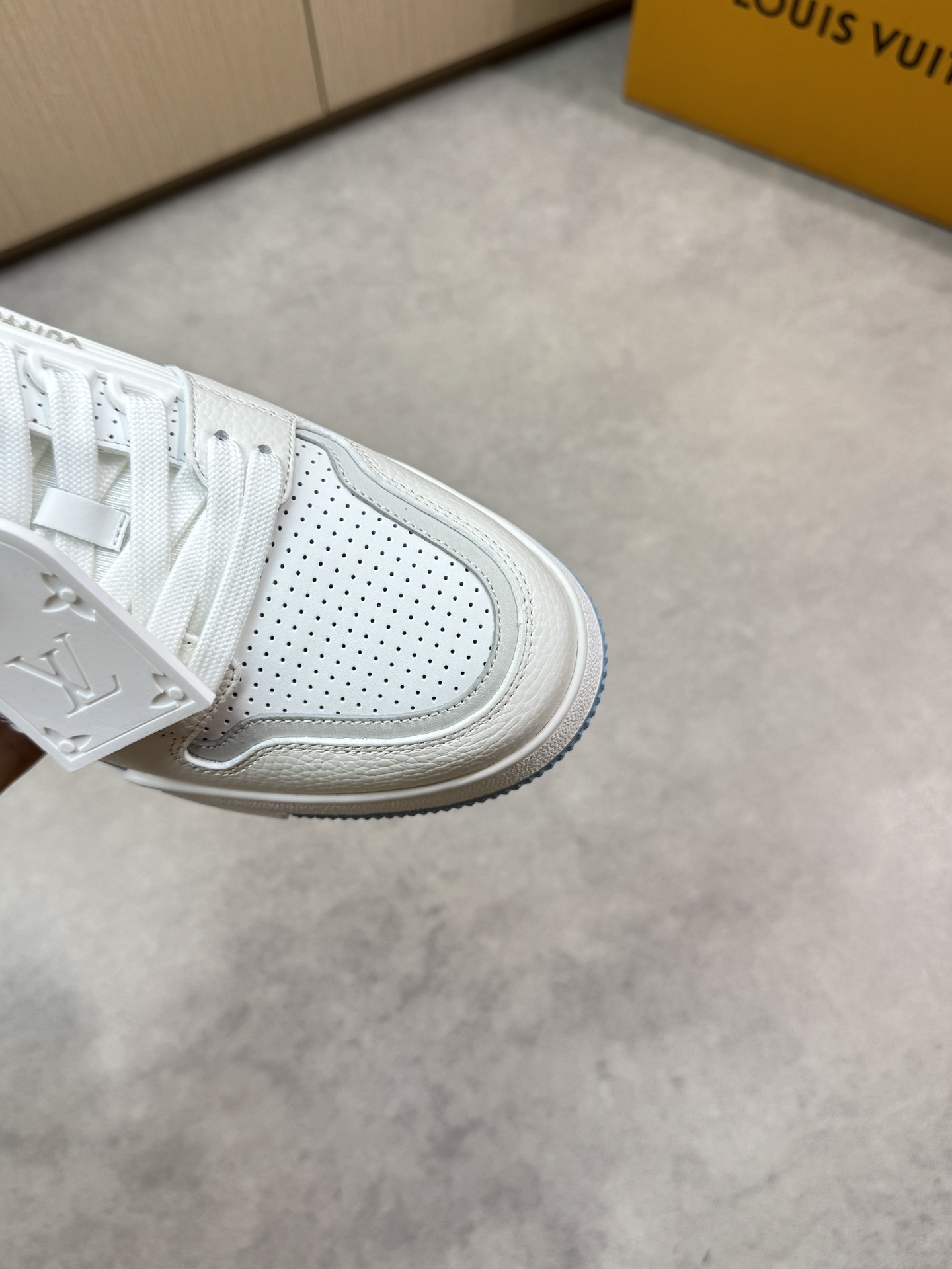 LVShoes
