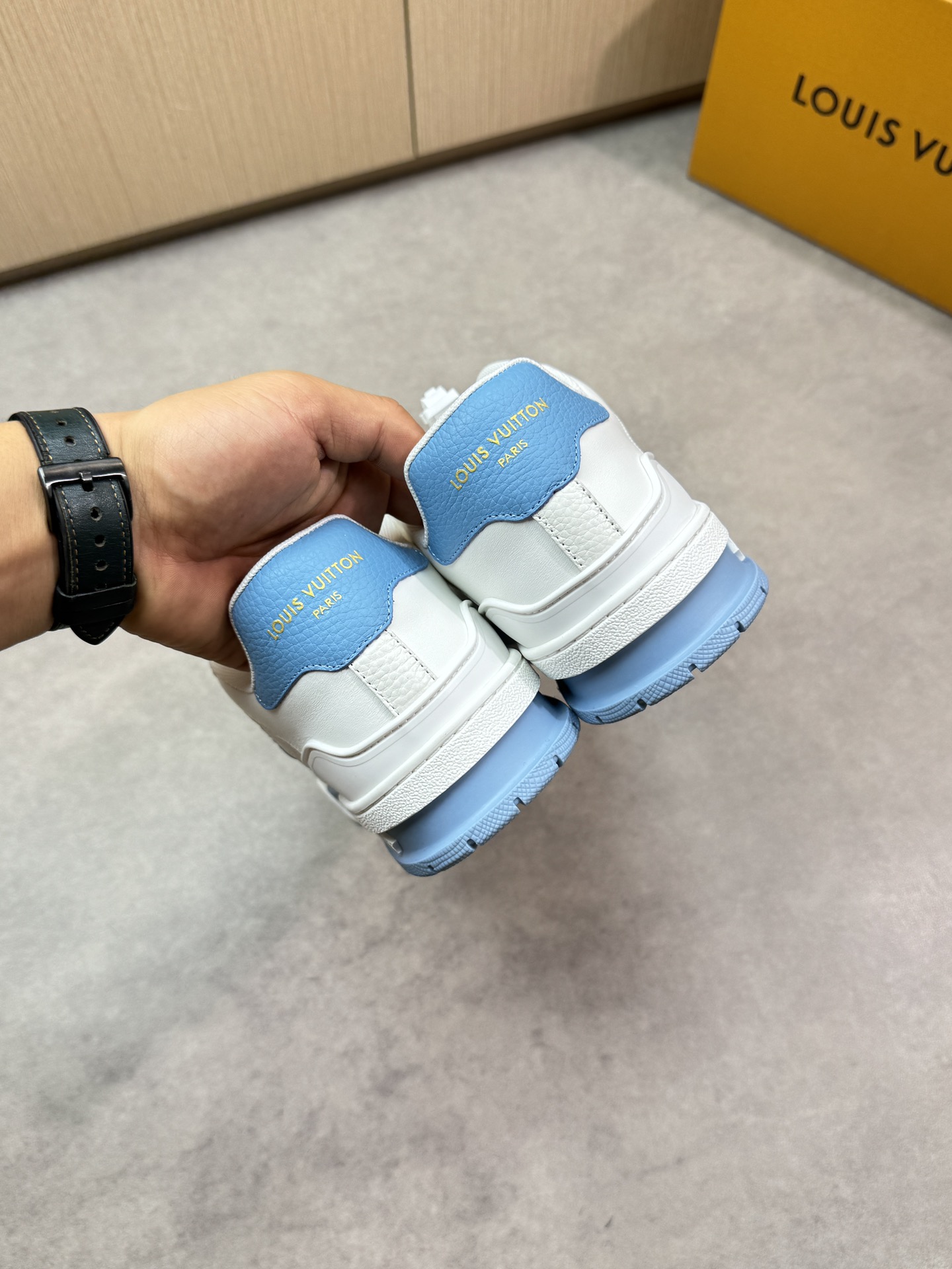 LVShoes