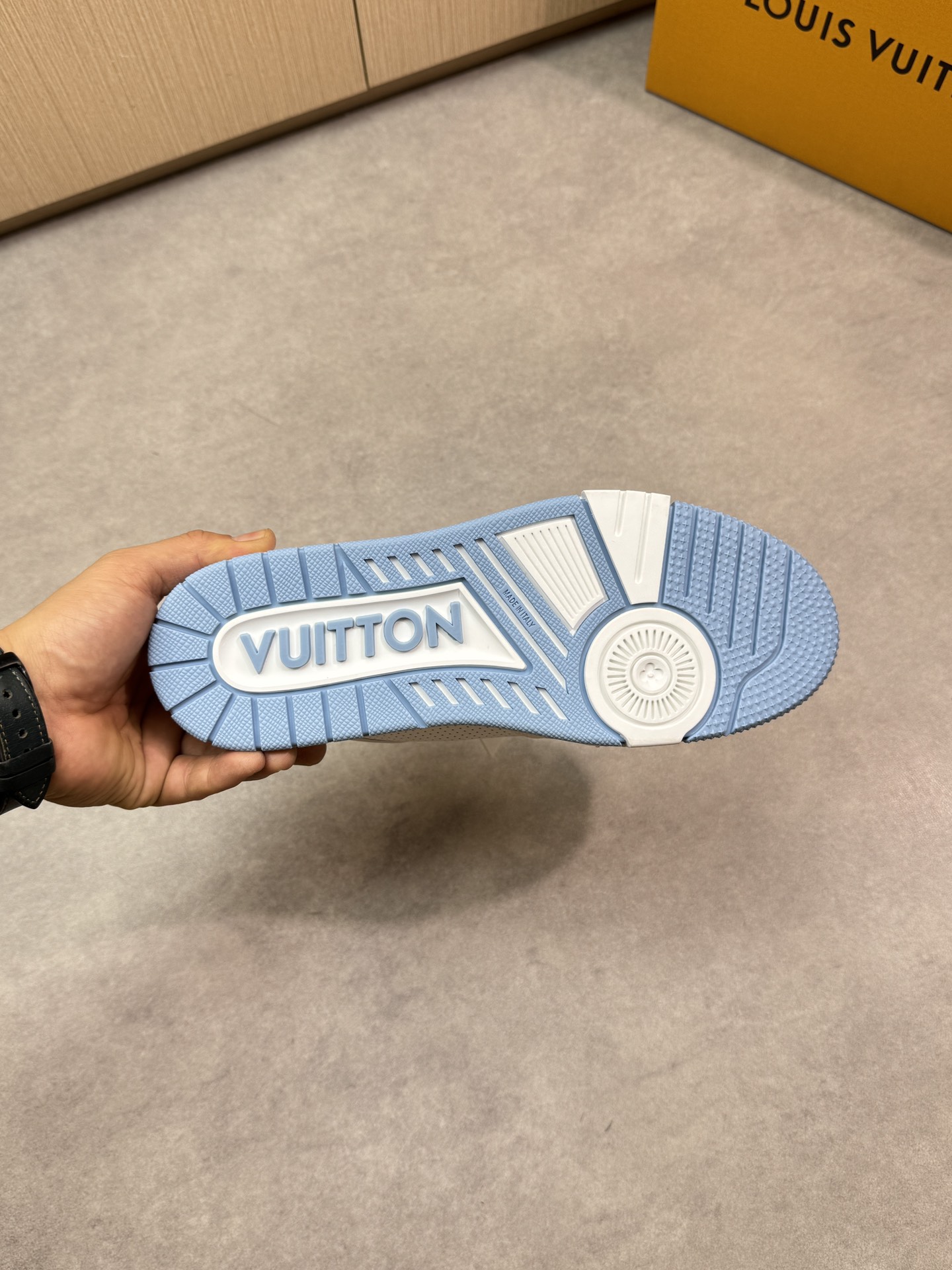 LVShoes