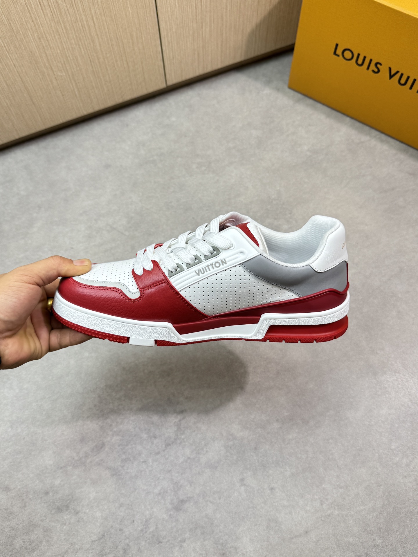 LVShoes