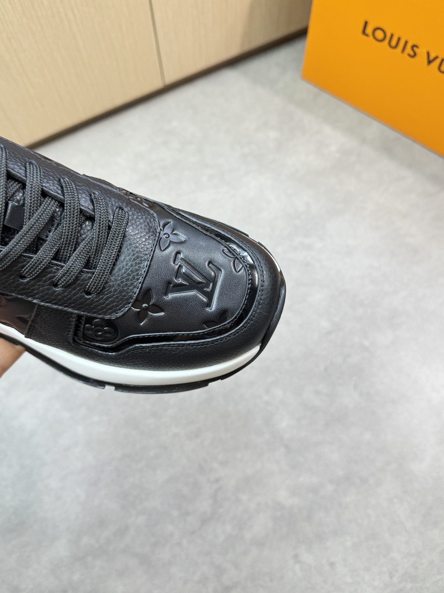 LVShoes