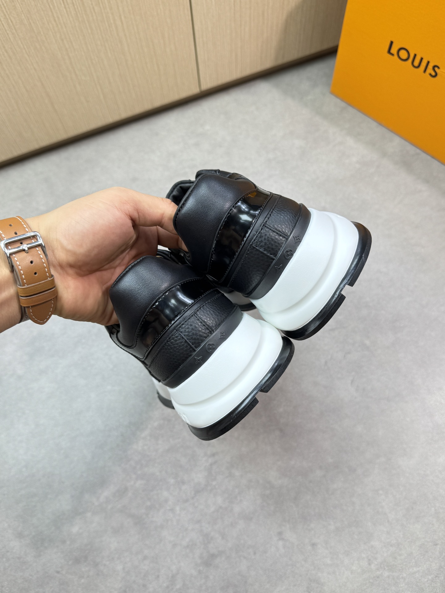 LVShoes