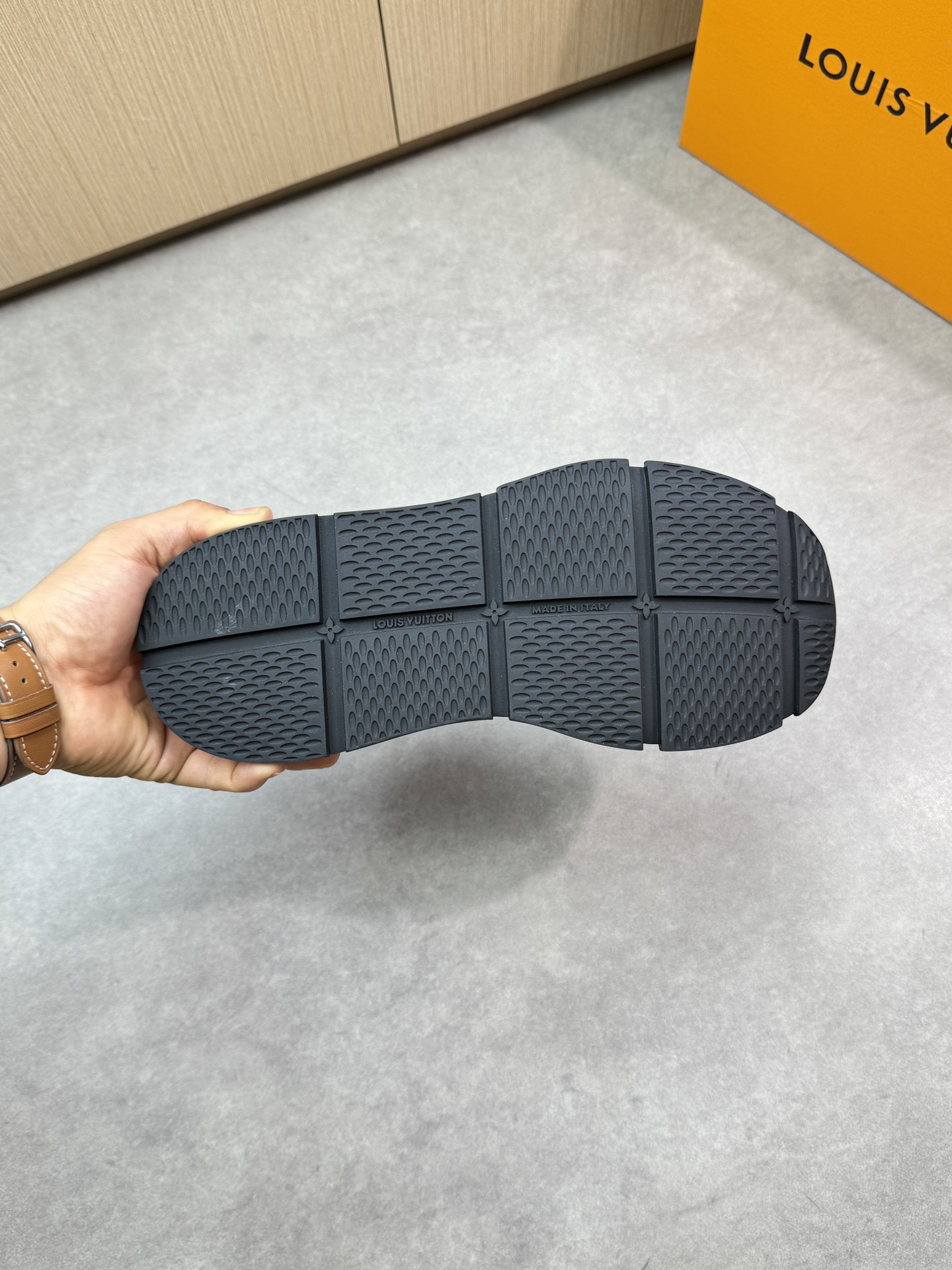 LVShoes
