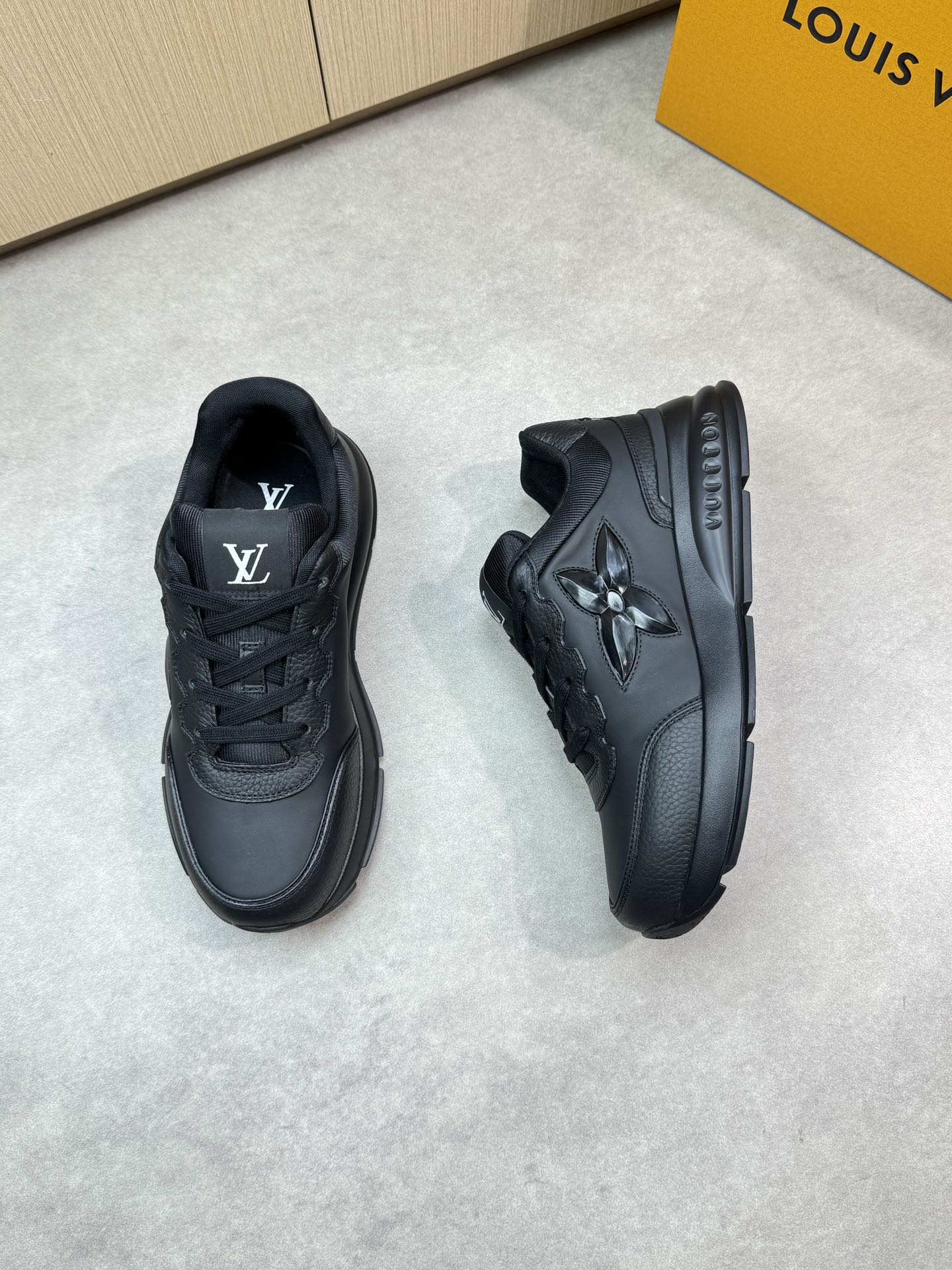 LVShoes