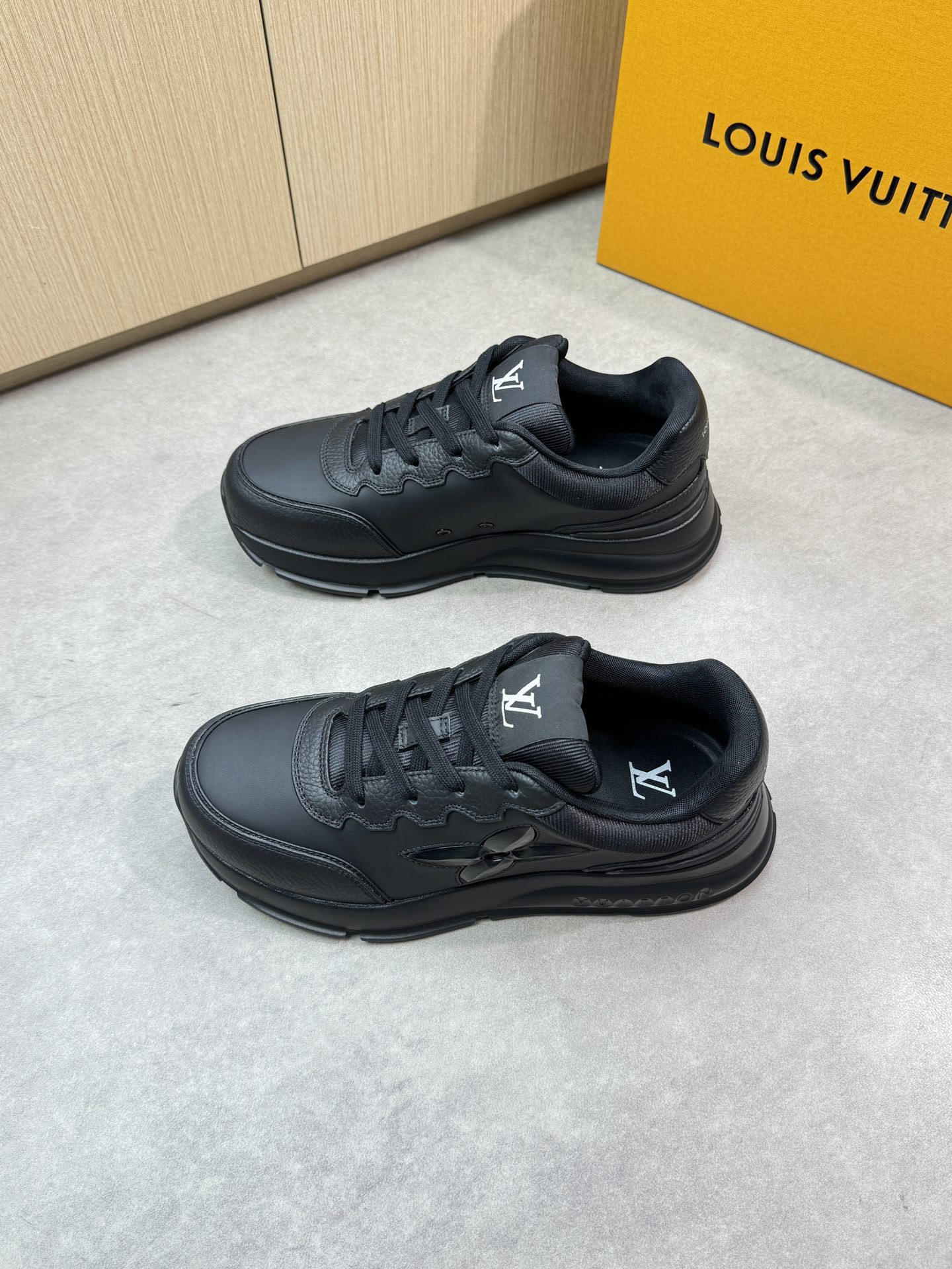 LVShoes