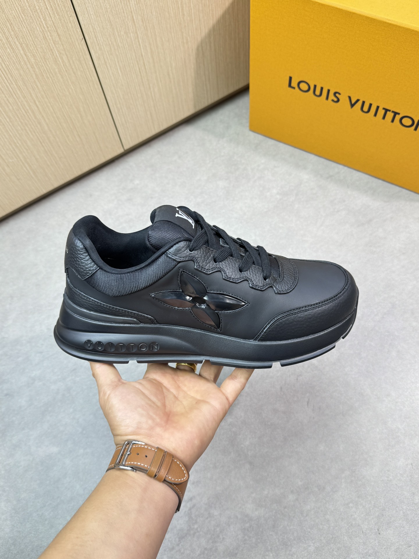LVShoes