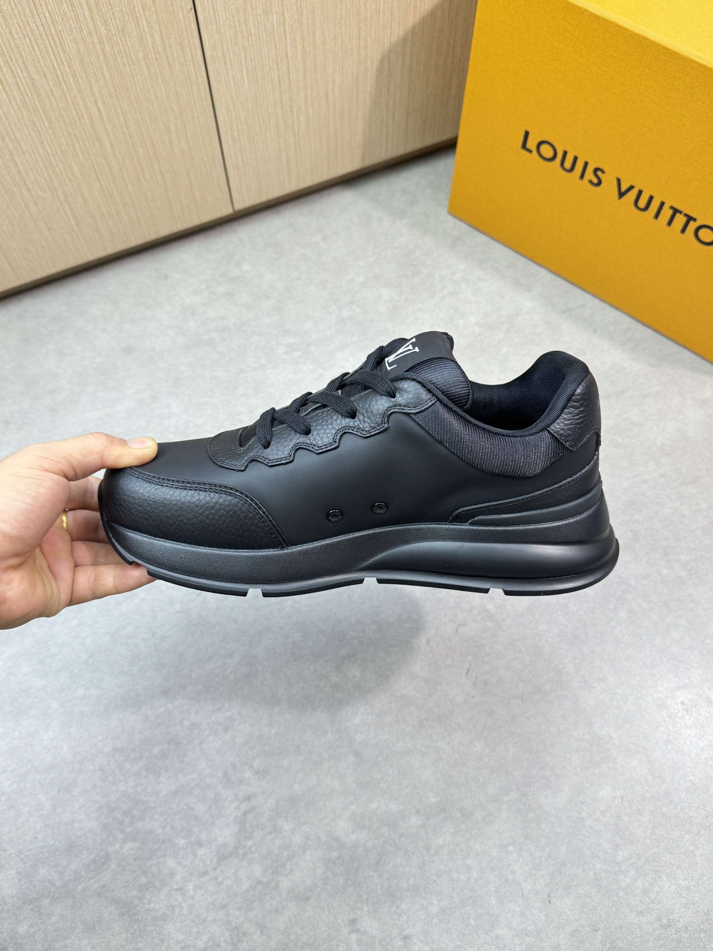 LVShoes