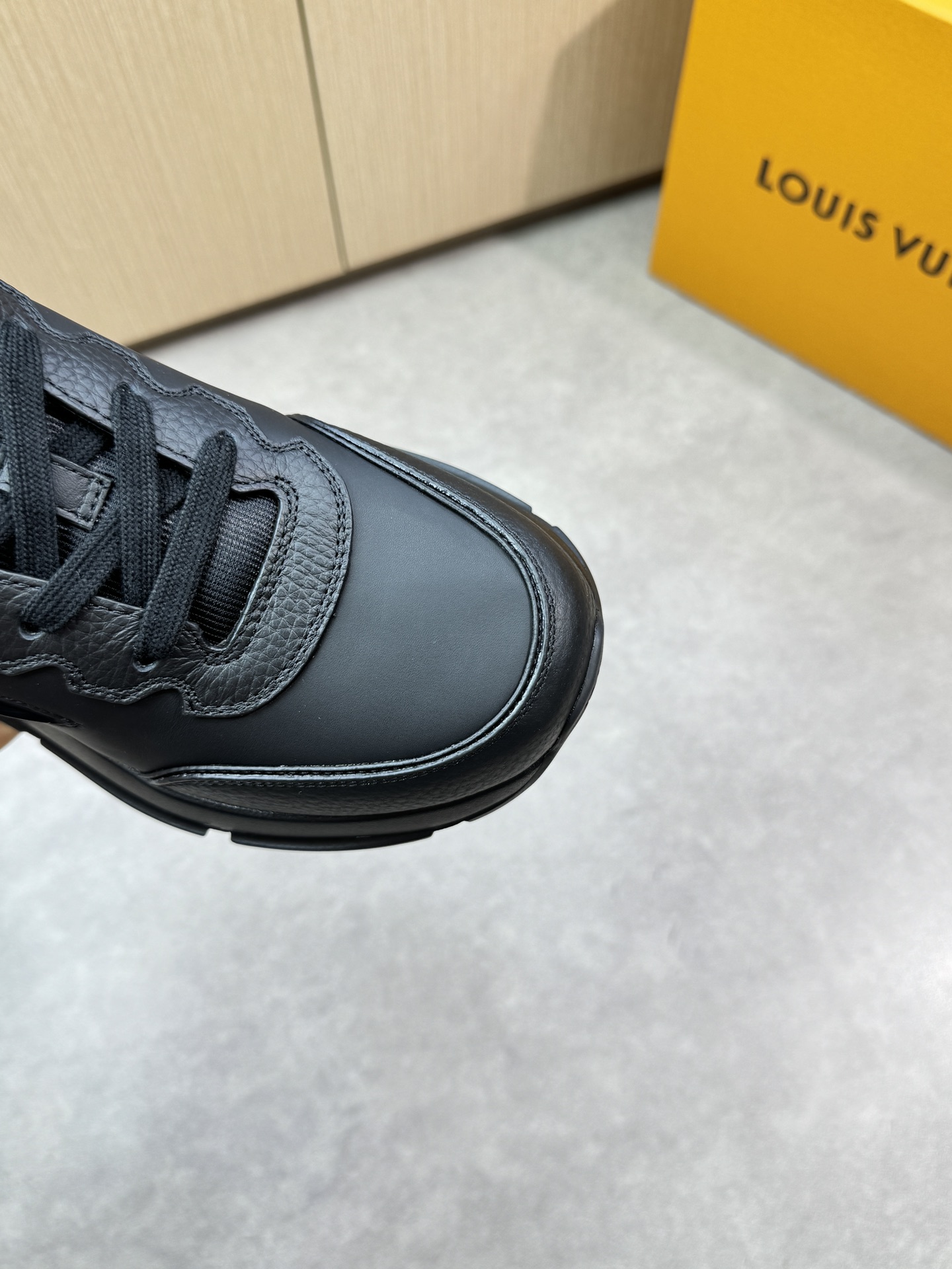 LVShoes
