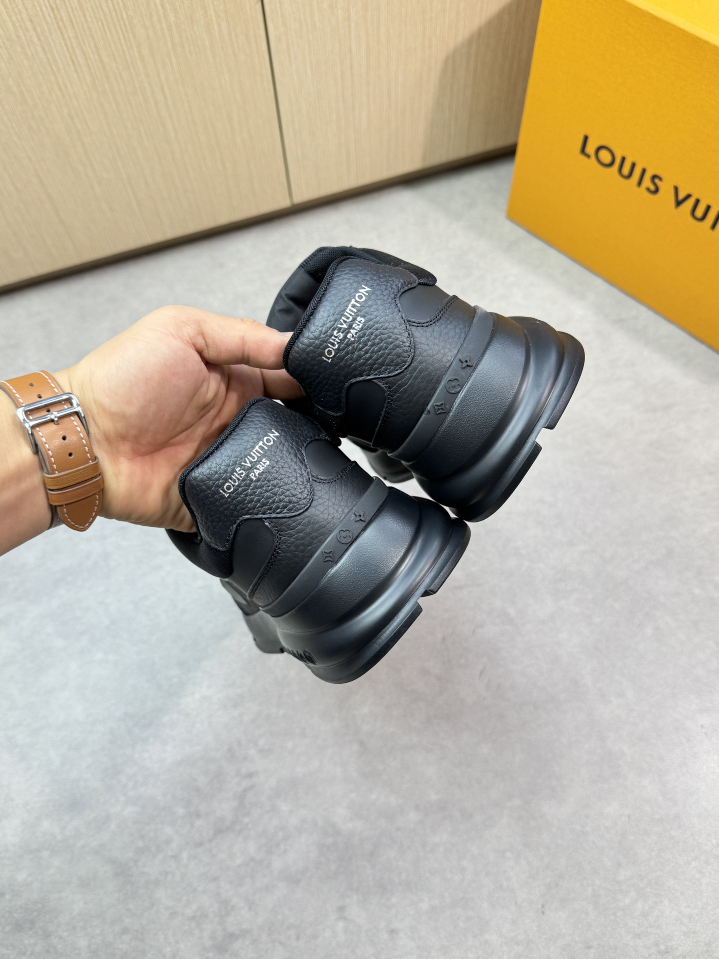 LVShoes