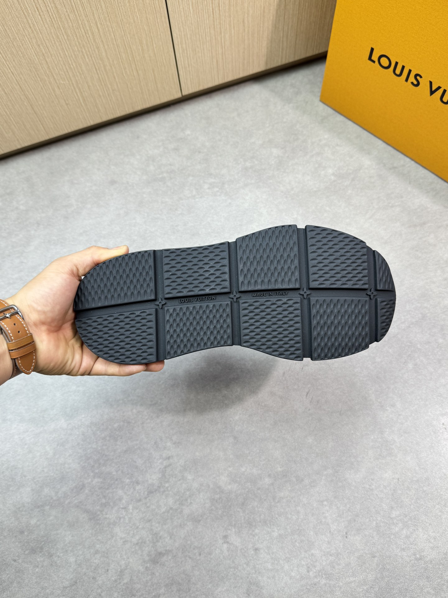 LVShoes
