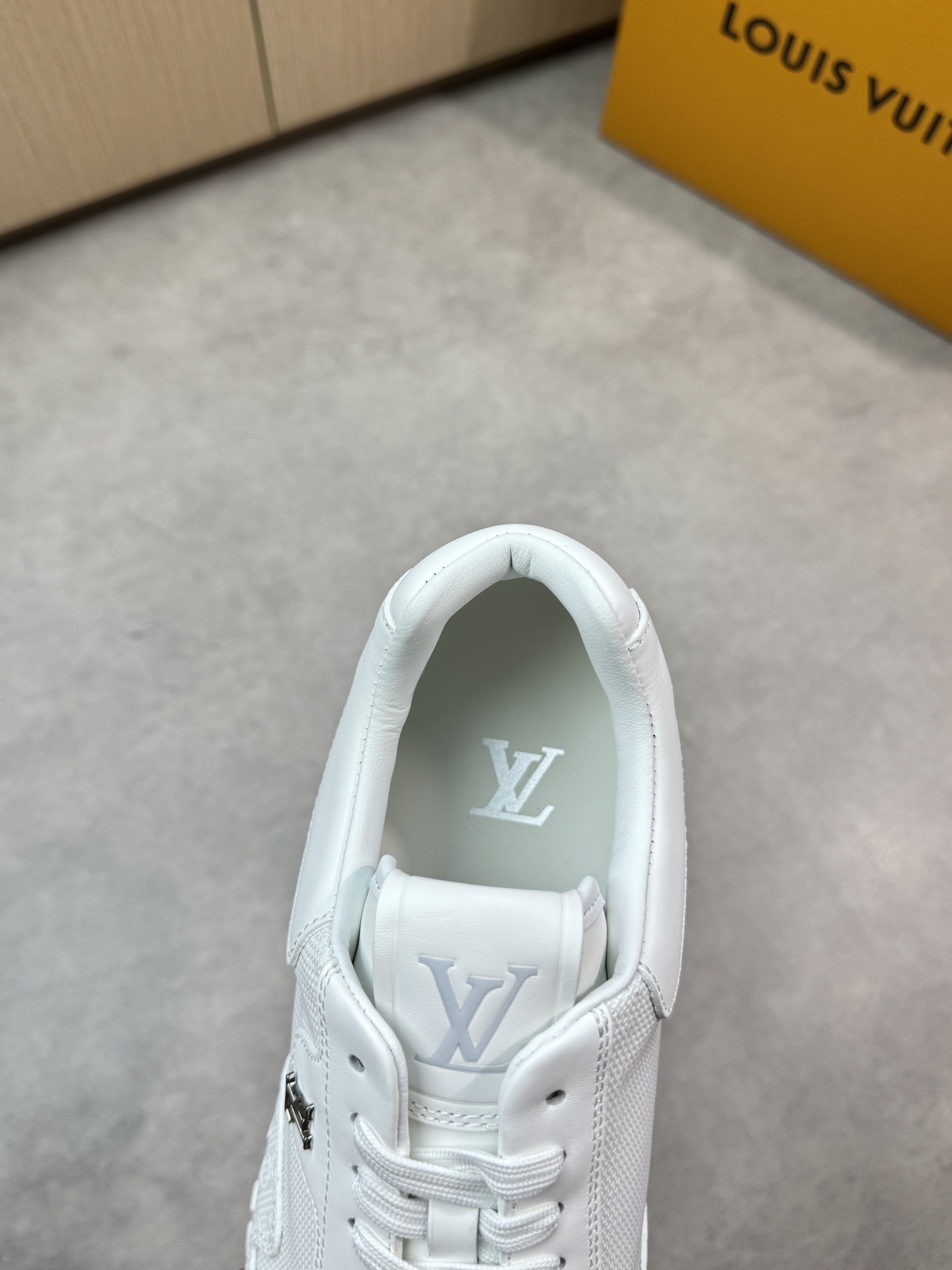 LVShoes