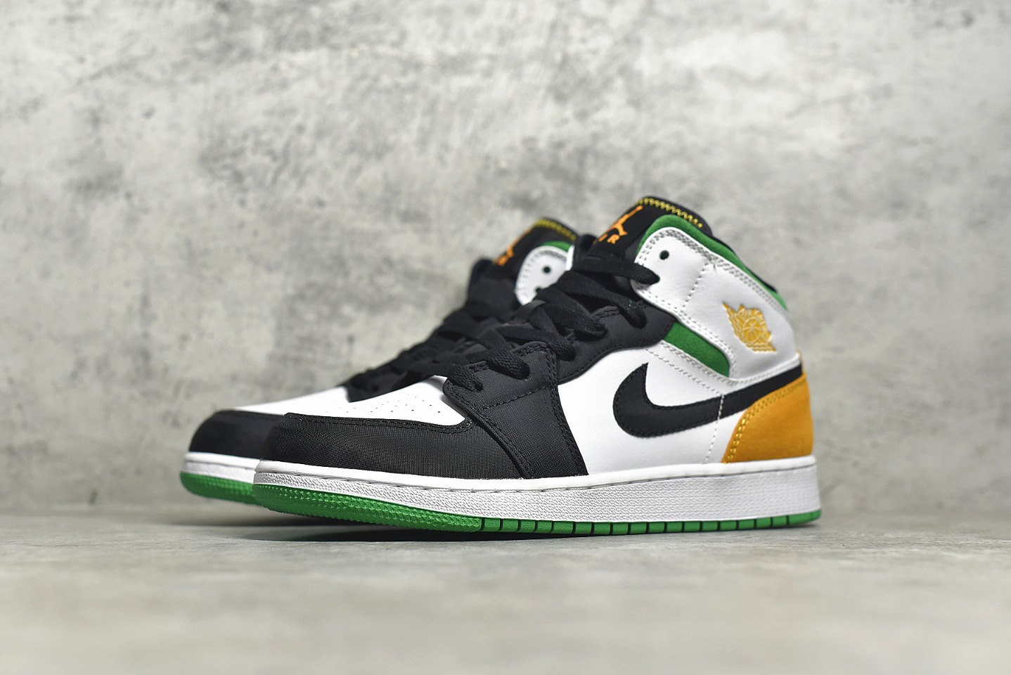 AirJordan1MidSHOES