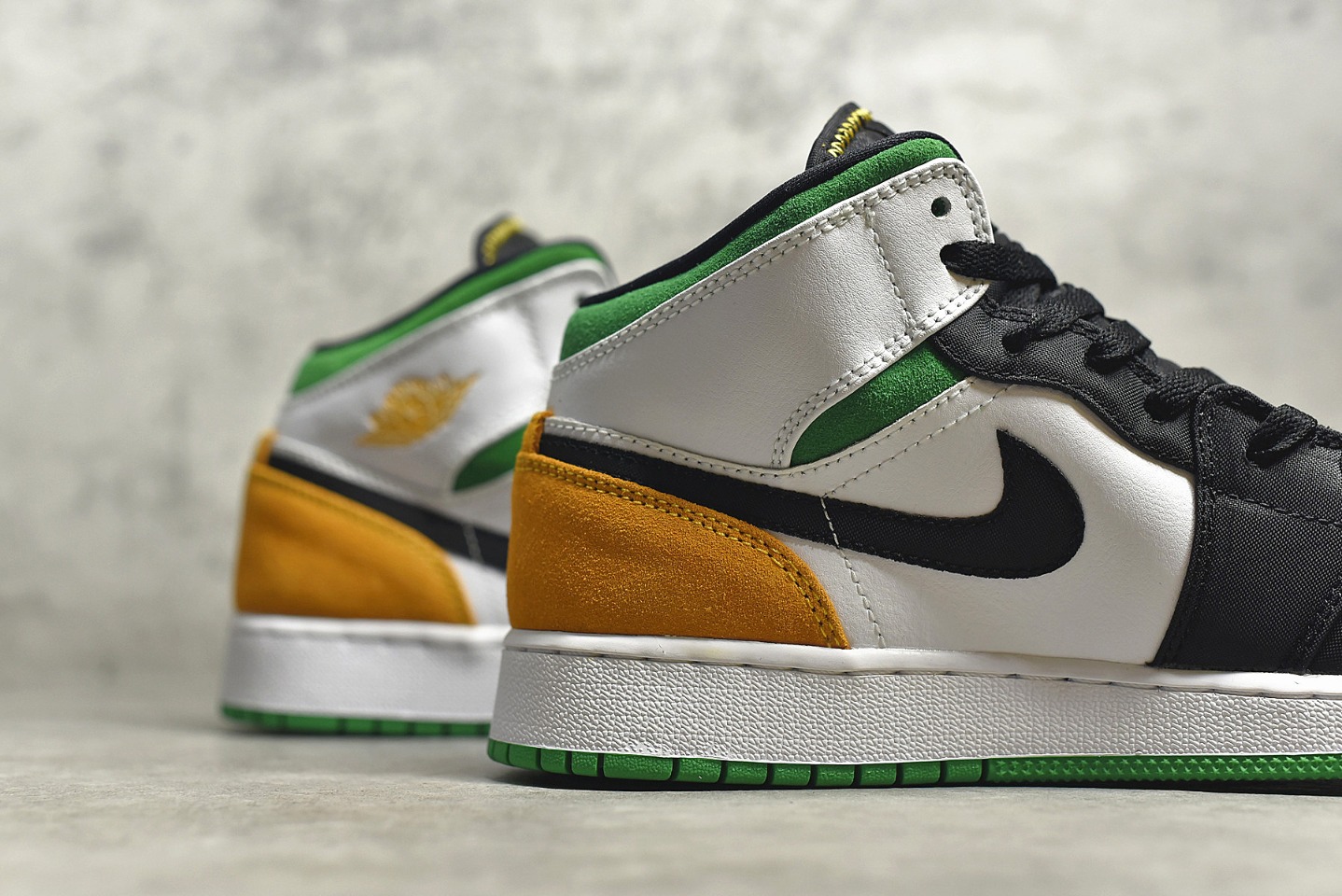 AirJordan1MidSHOES