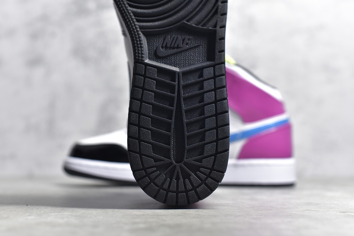 AirJordan1MidSHOES