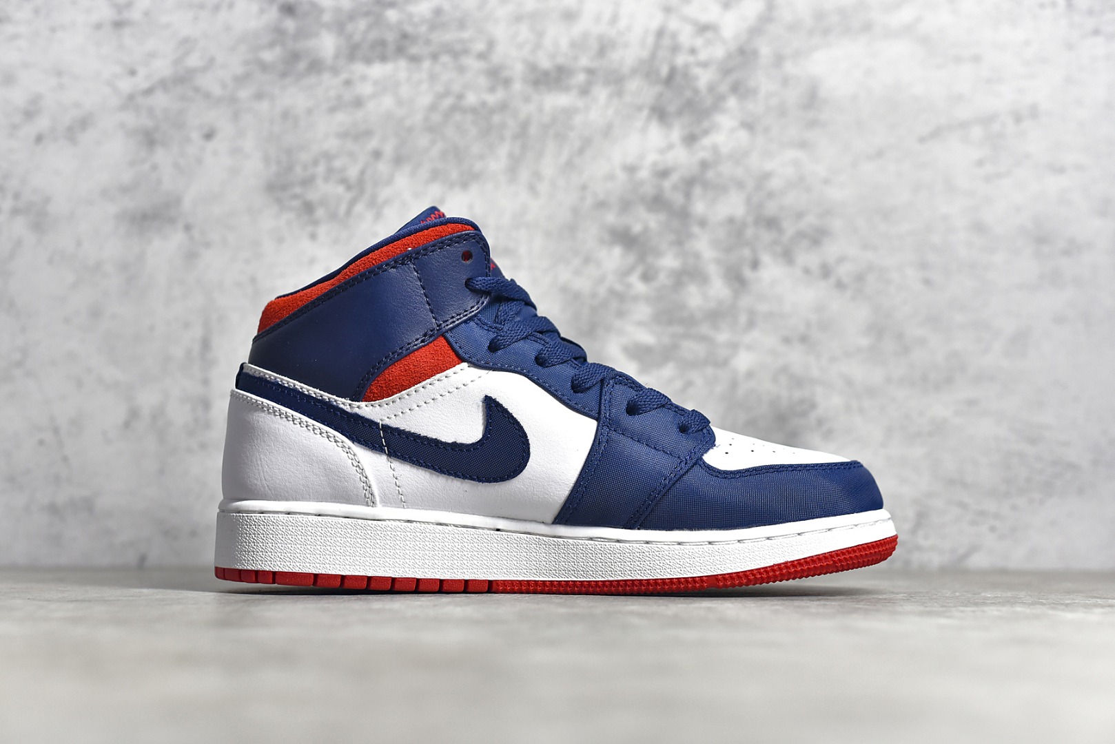 AirJordan1MidSHOES