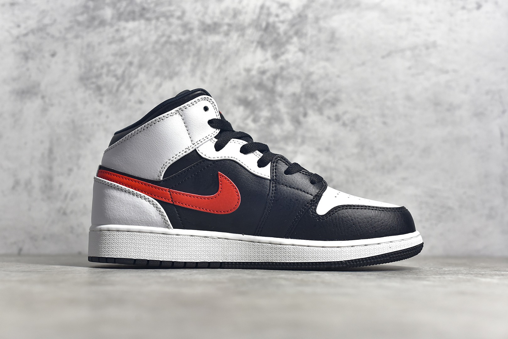 AirJordan1MidSHOES