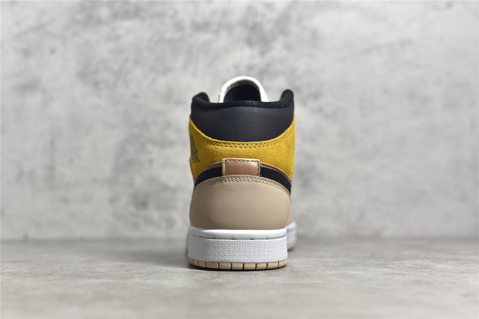AirJordan1MidSHOES