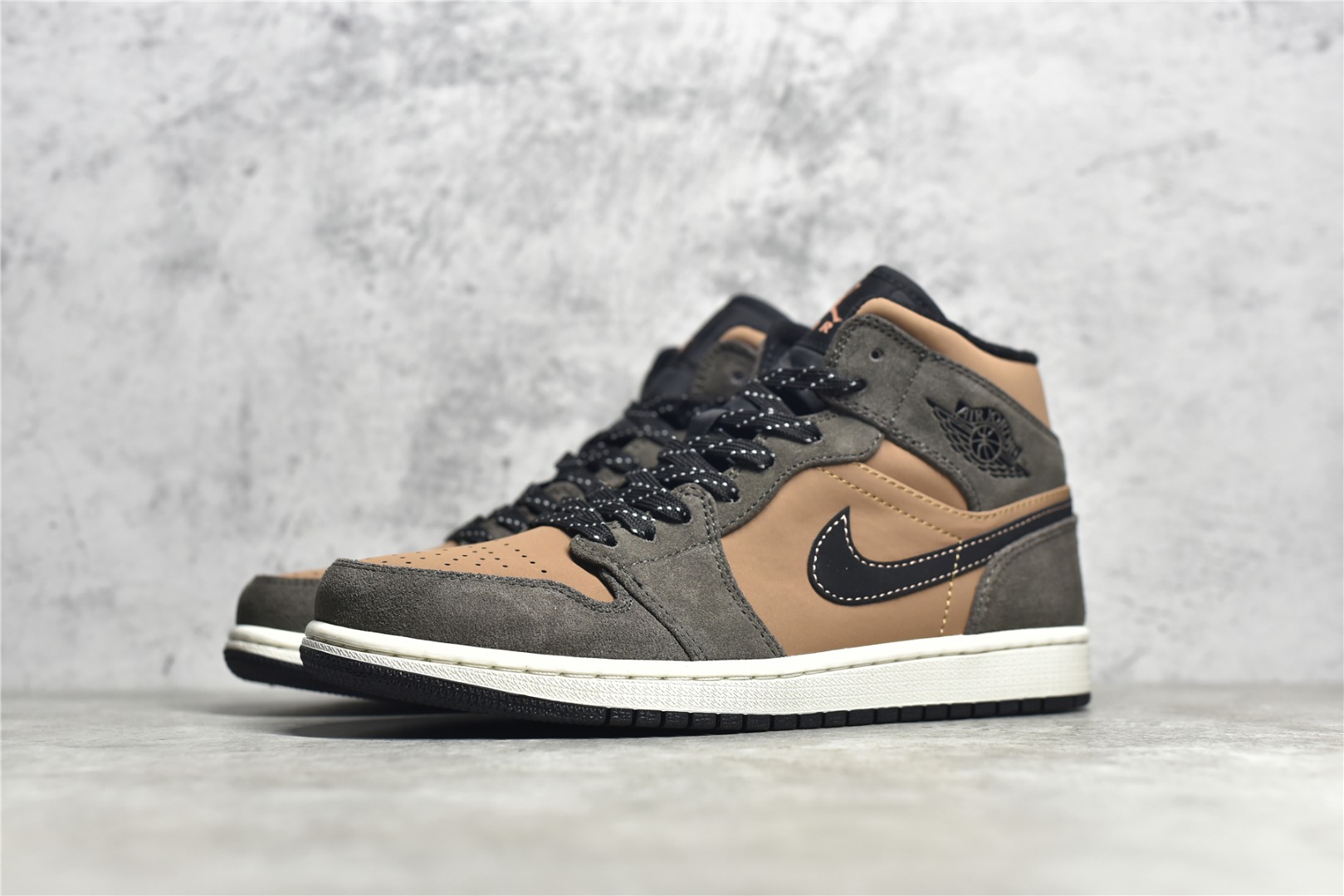 AirJordan1MidSHOES