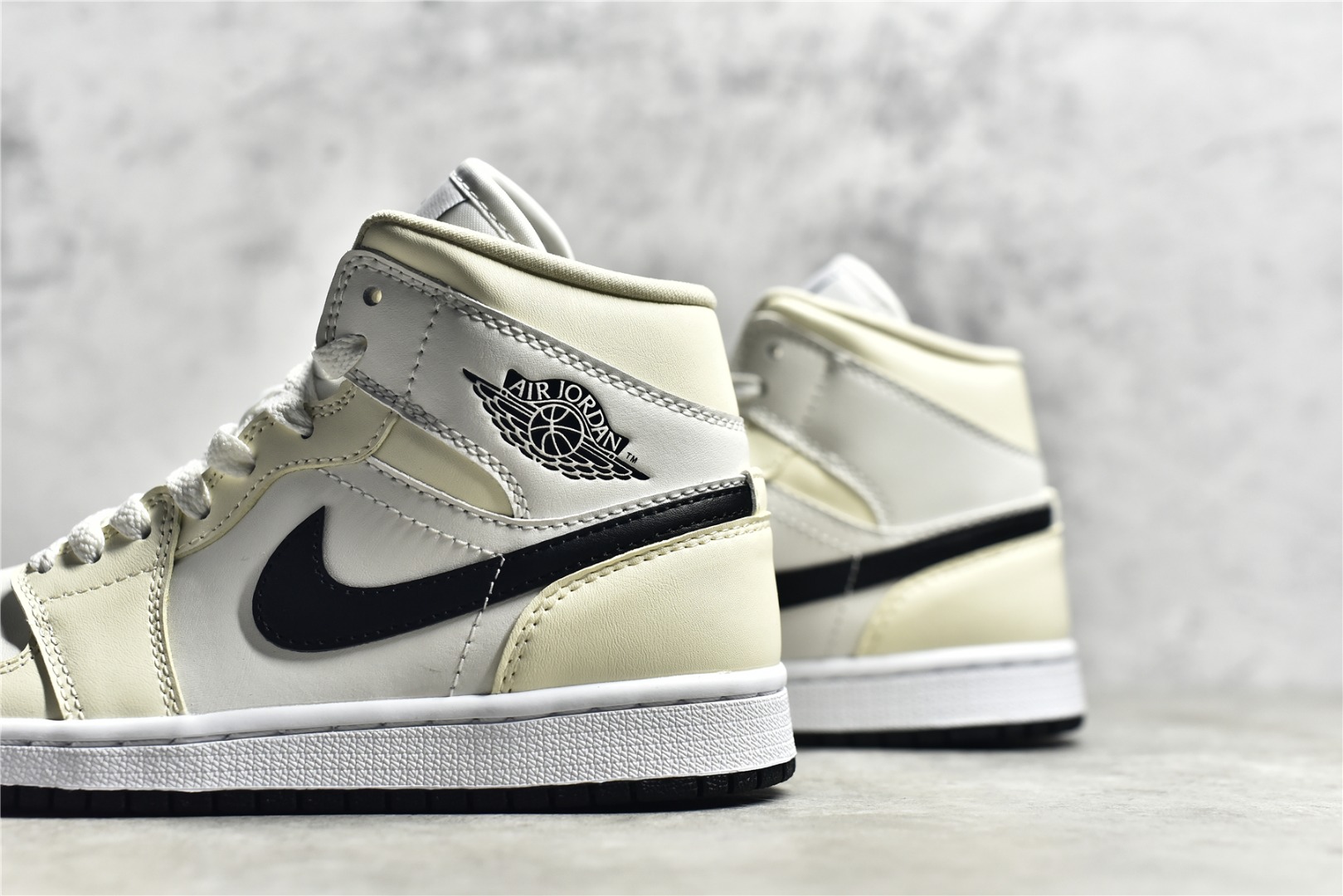 AirJordan1MidSHOES