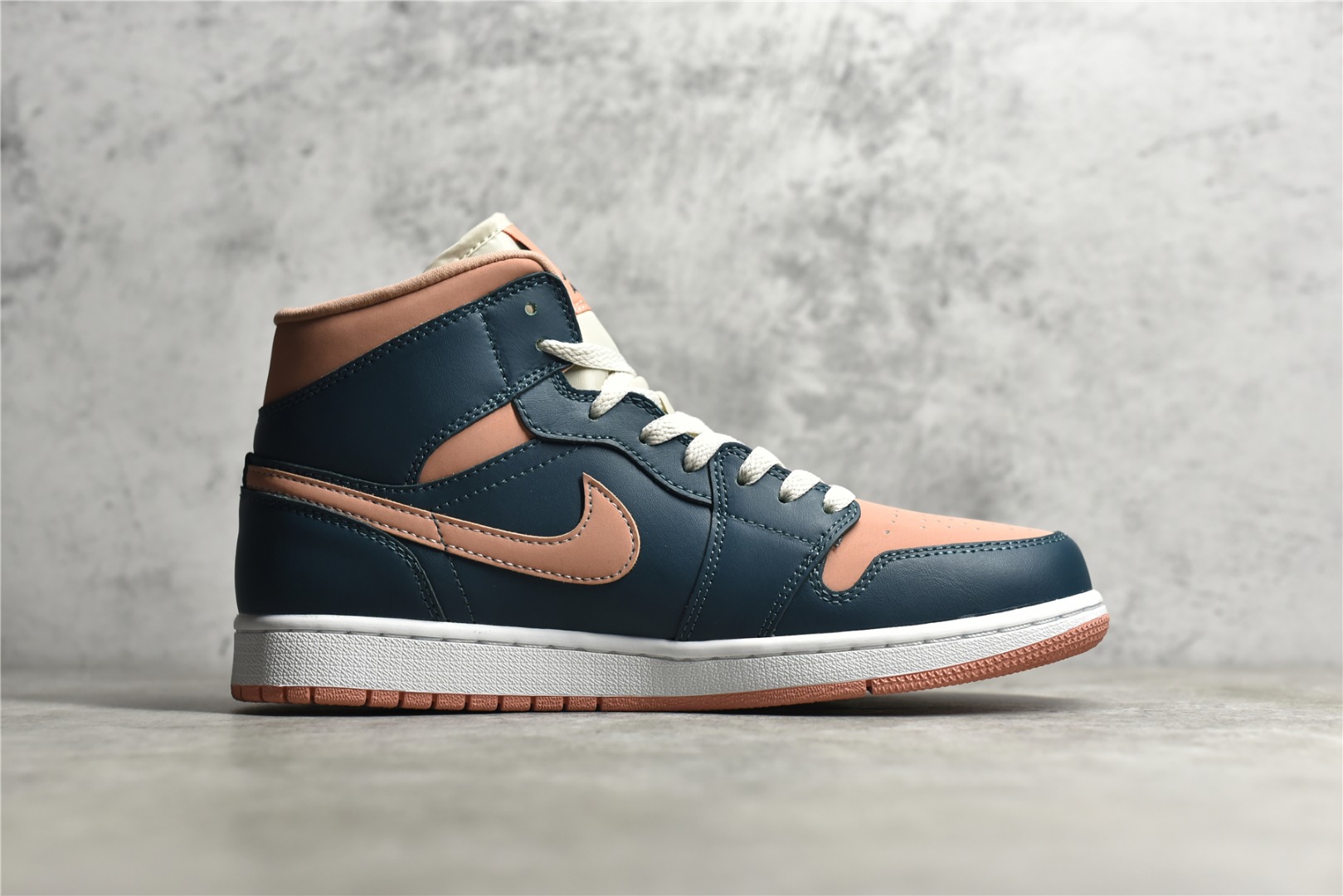 AirJordan1MidSHOES