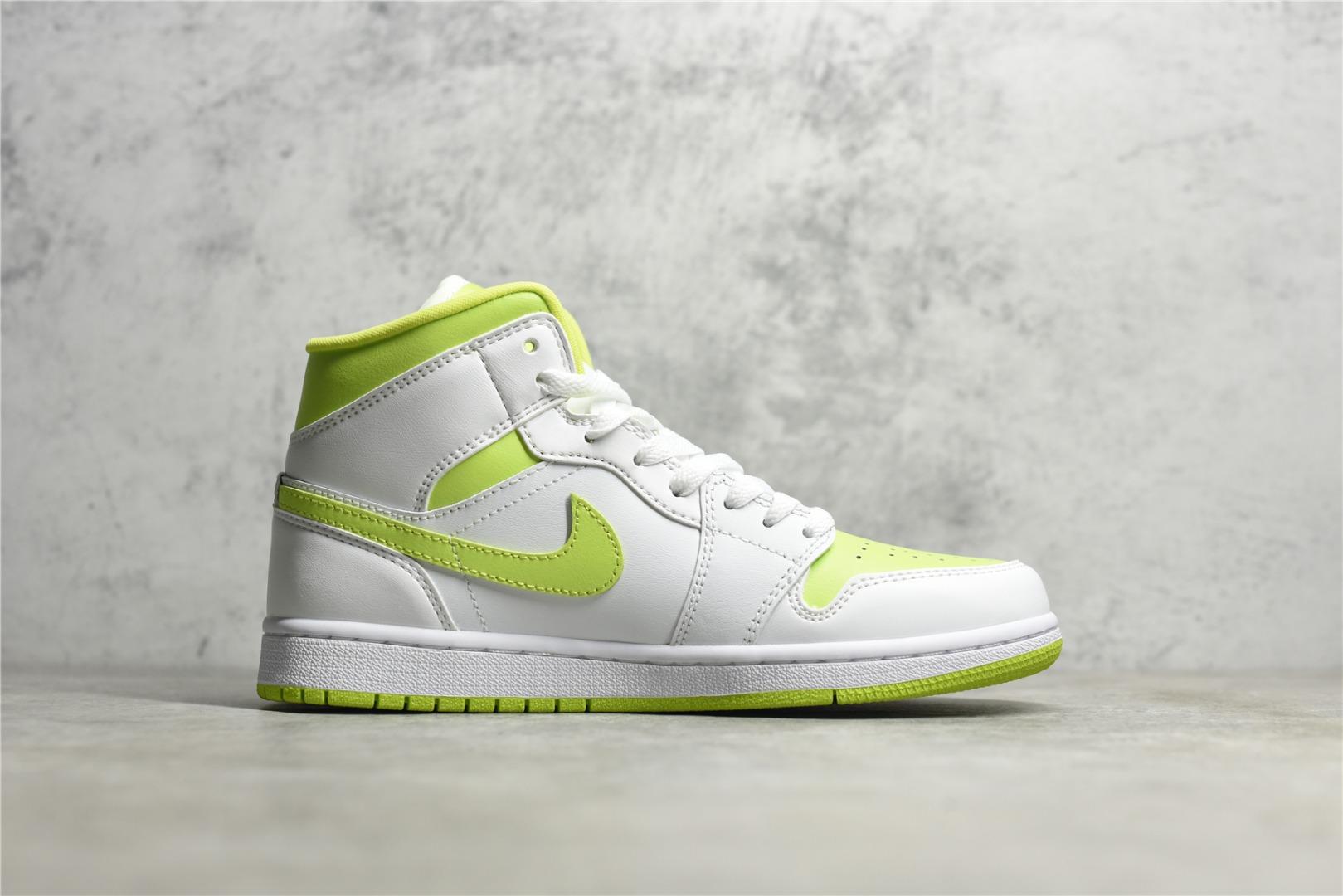 AirJordan1MidSHOES