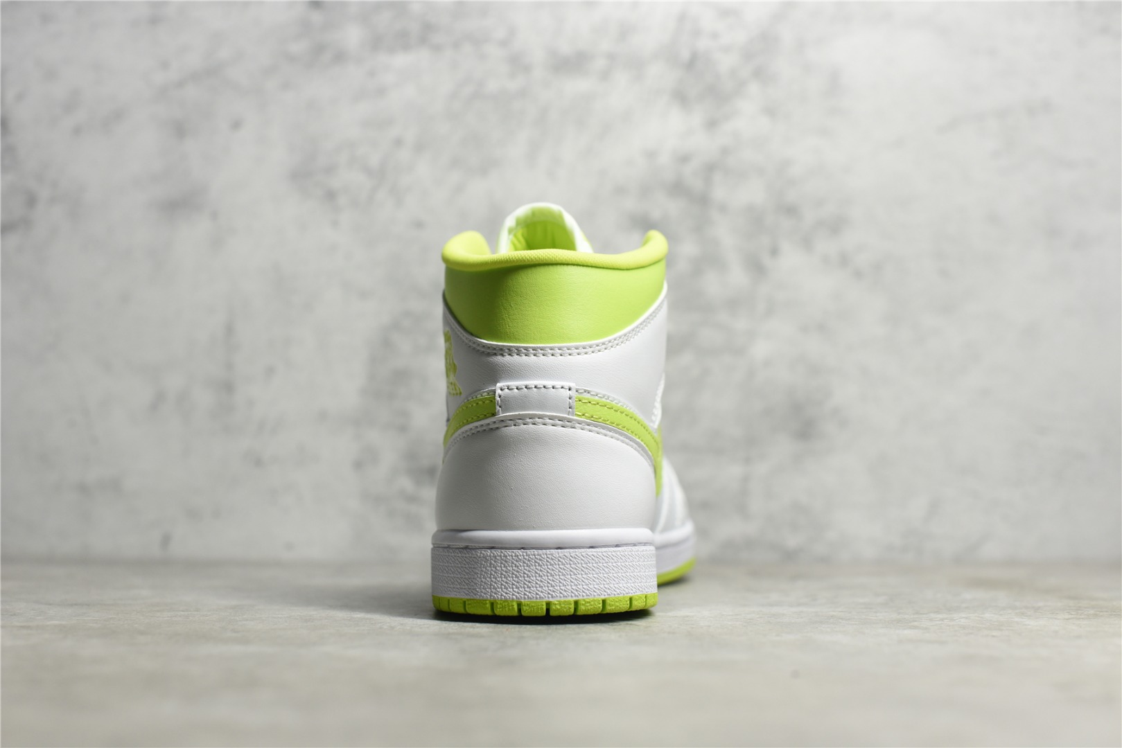 AirJordan1MidSHOES