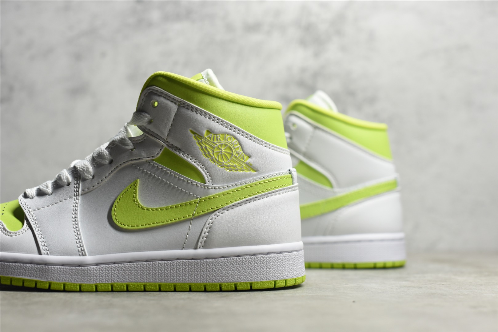 AirJordan1MidSHOES