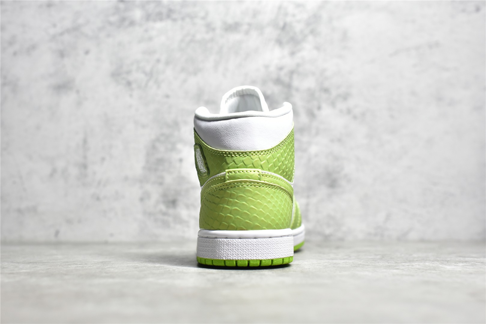 AirJordan1MidSHOES