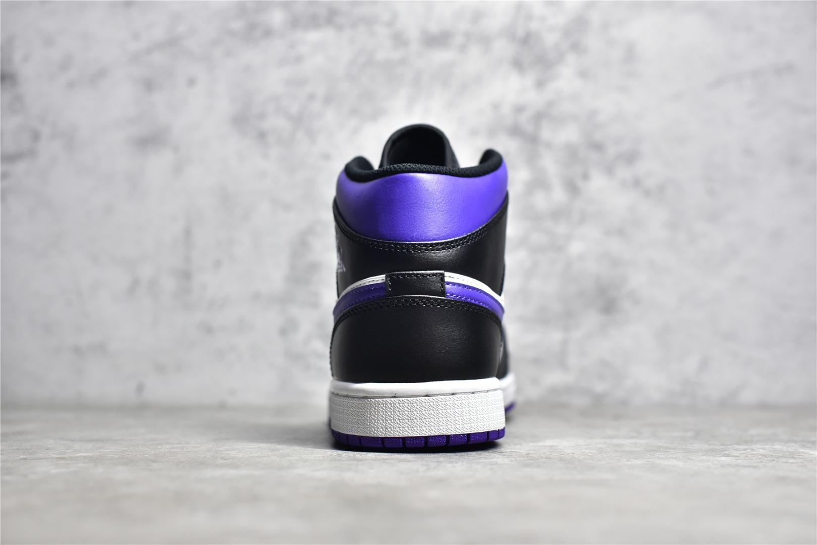 AirJordan1MidSHOES