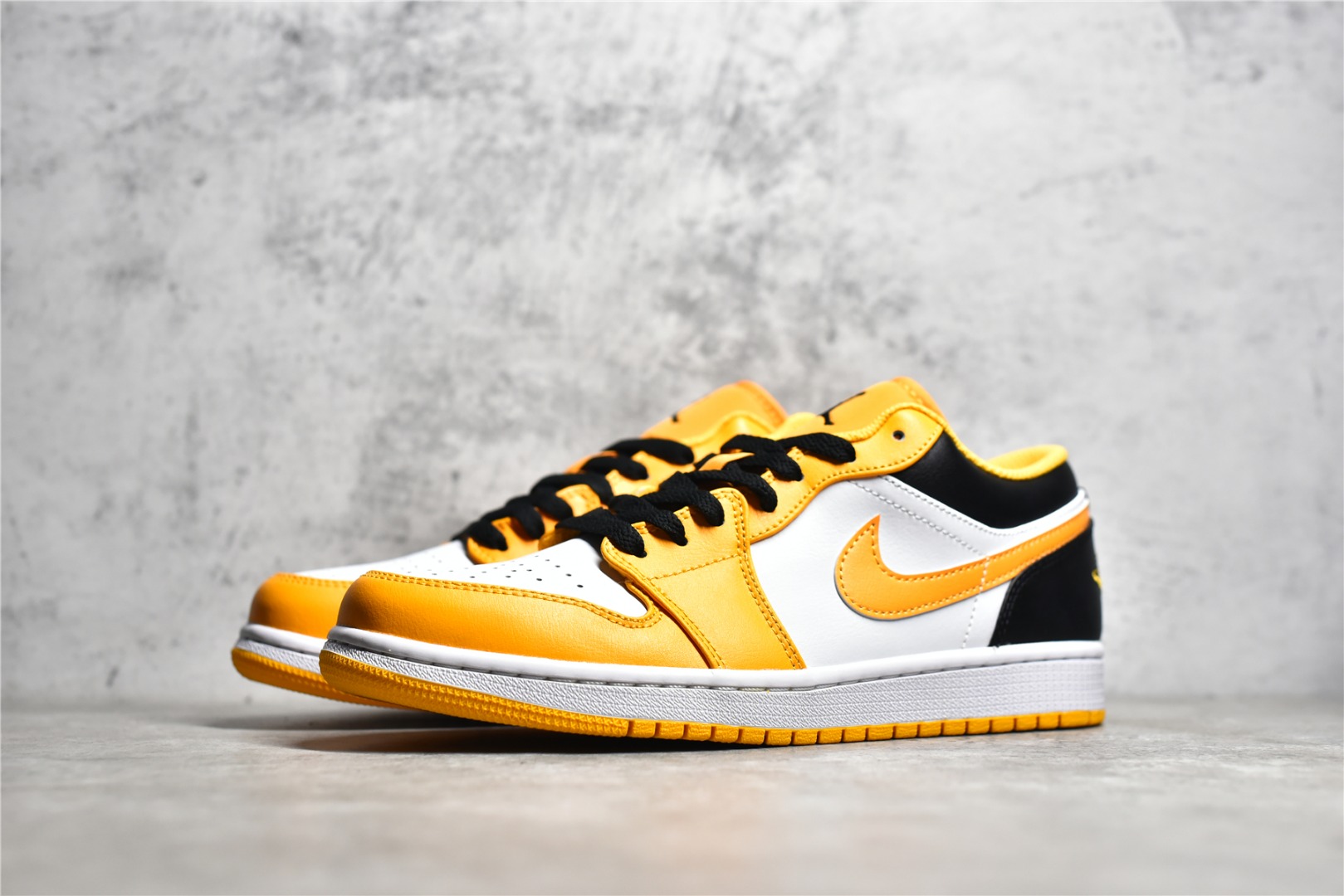 AirJordan1LowSHOES