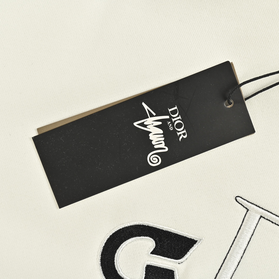 Hoodies & Sweatshirts