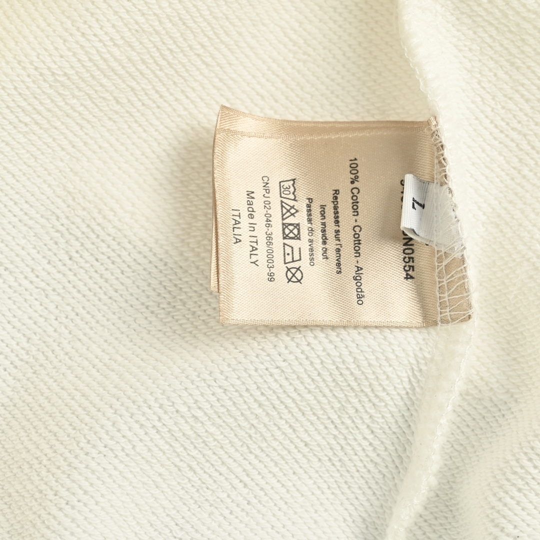 Hoodies & Sweatshirts