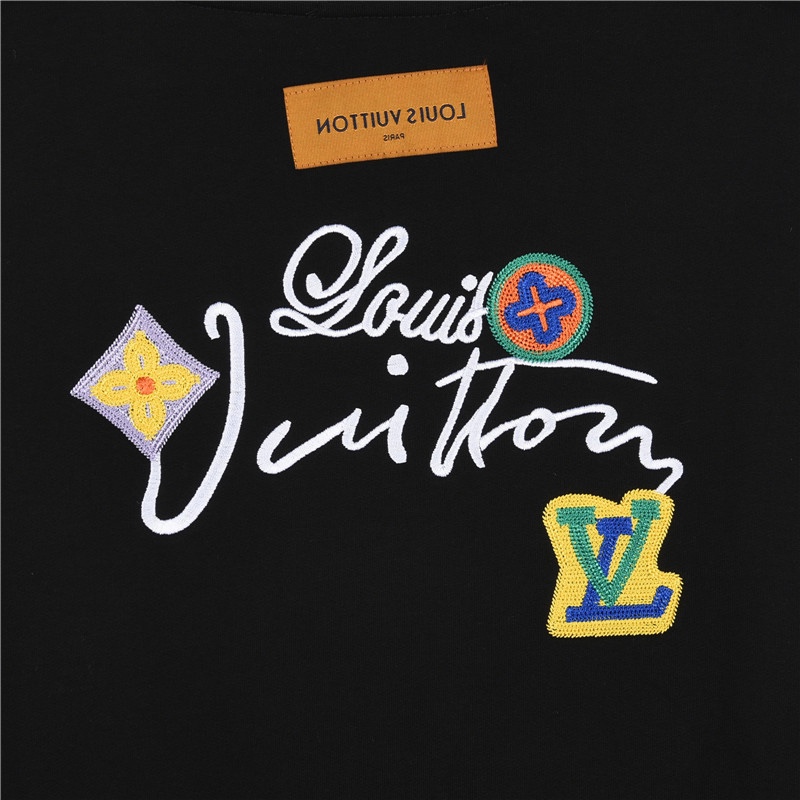 Hoodies & Sweatshirts