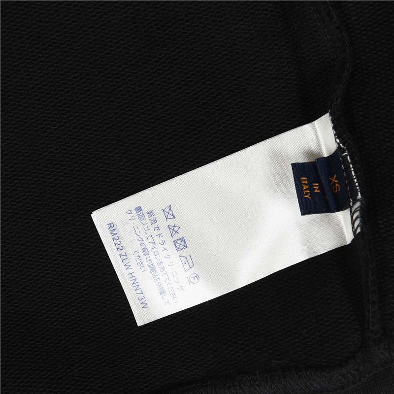 Hoodies & Sweatshirts