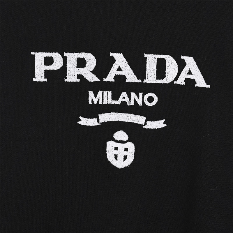 Hoodies & Sweatshirts