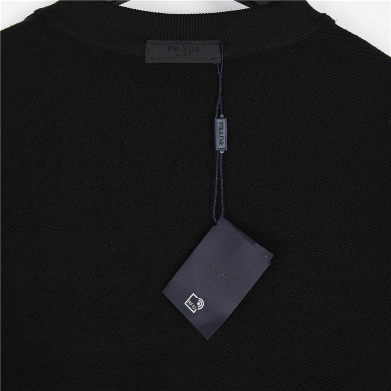 Hoodies & Sweatshirts