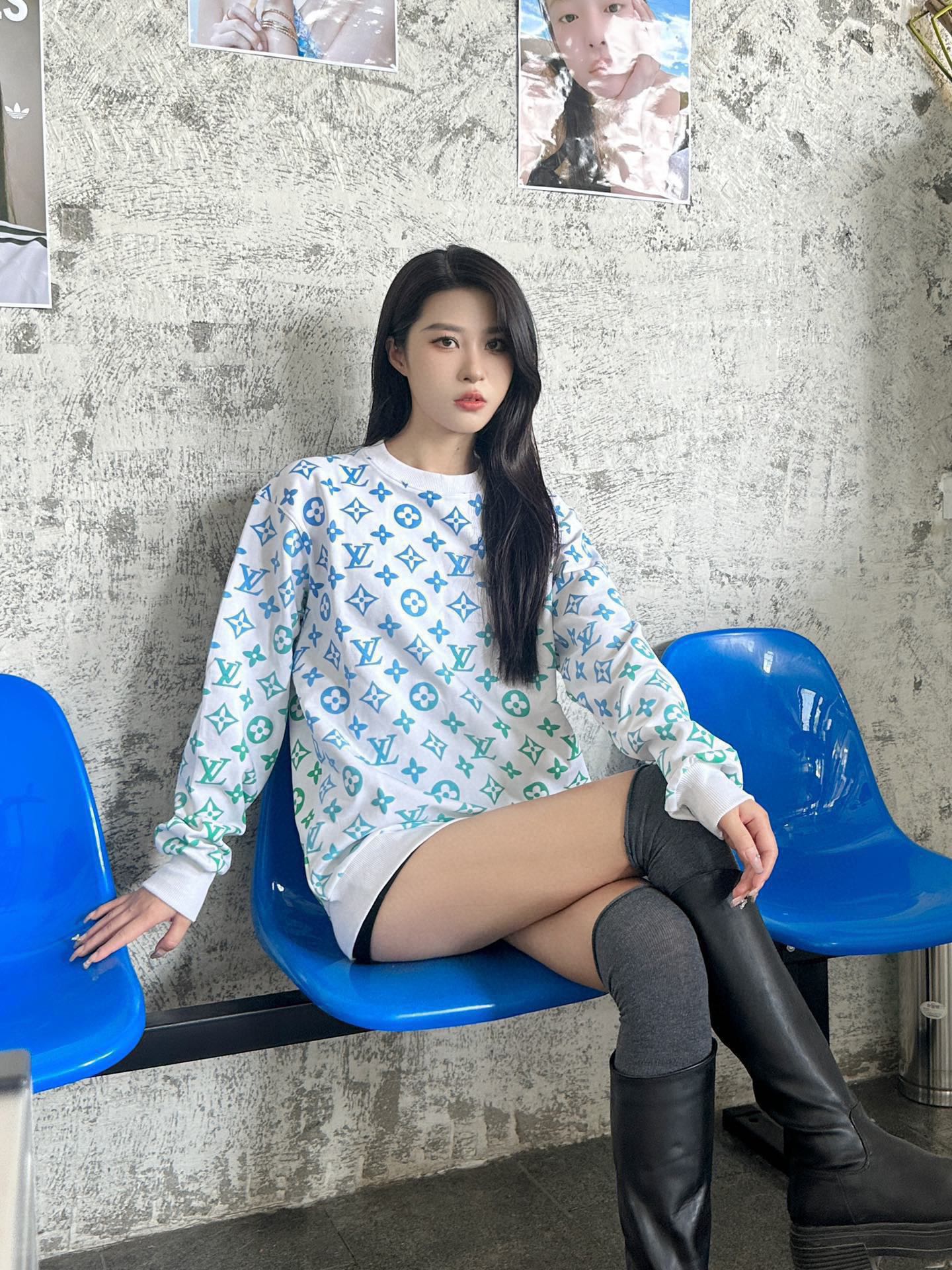 Hoodies & Sweatshirts