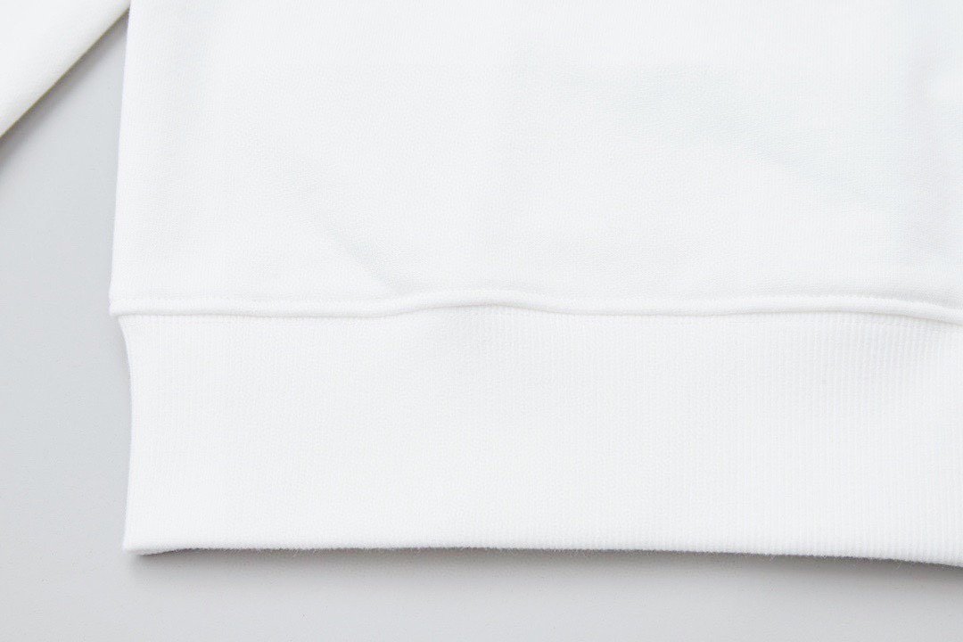 Hoodies & Sweatshirts